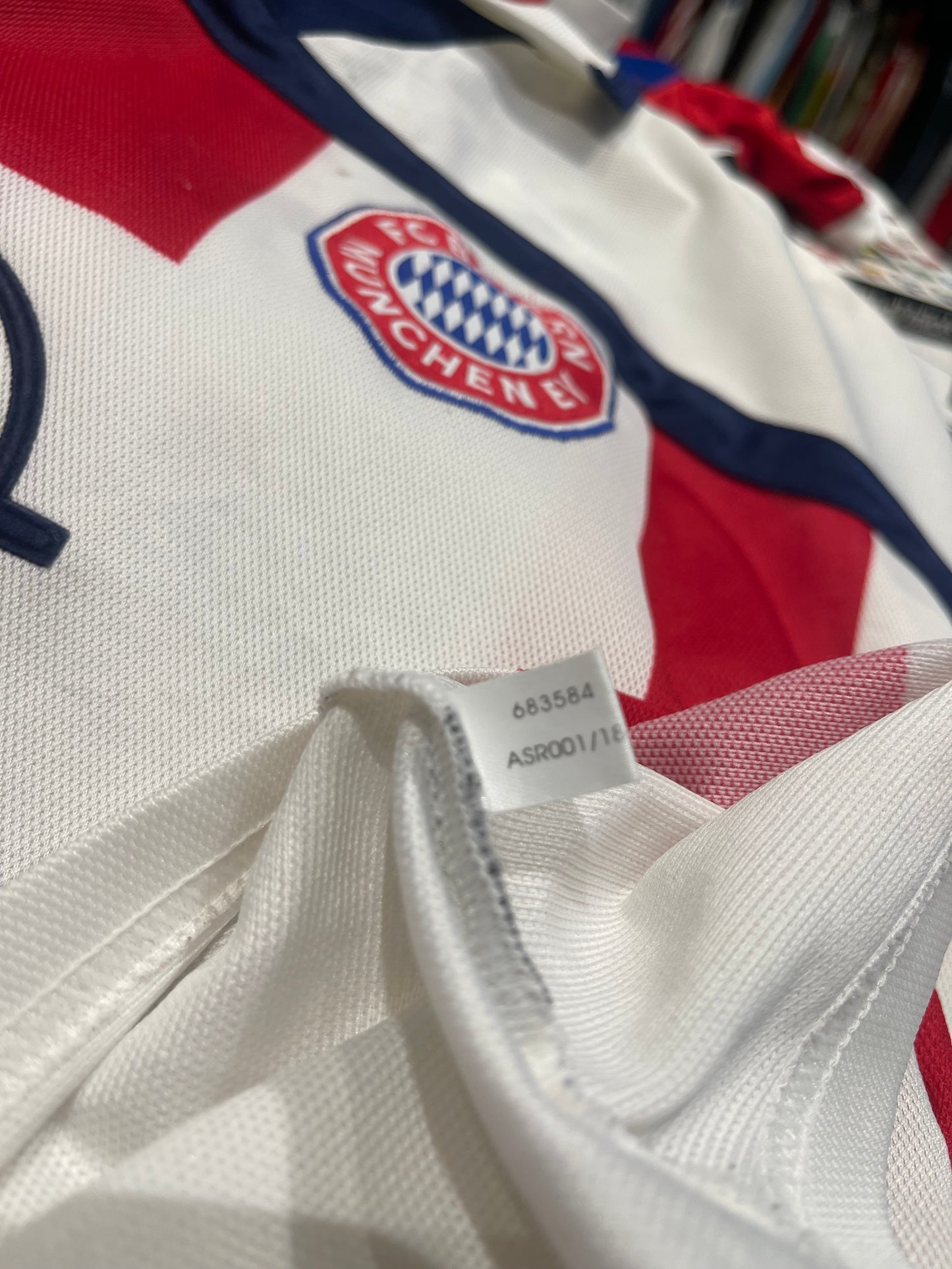 FC Bayern 2000/2001 Away Kit. (#19 Jancker)