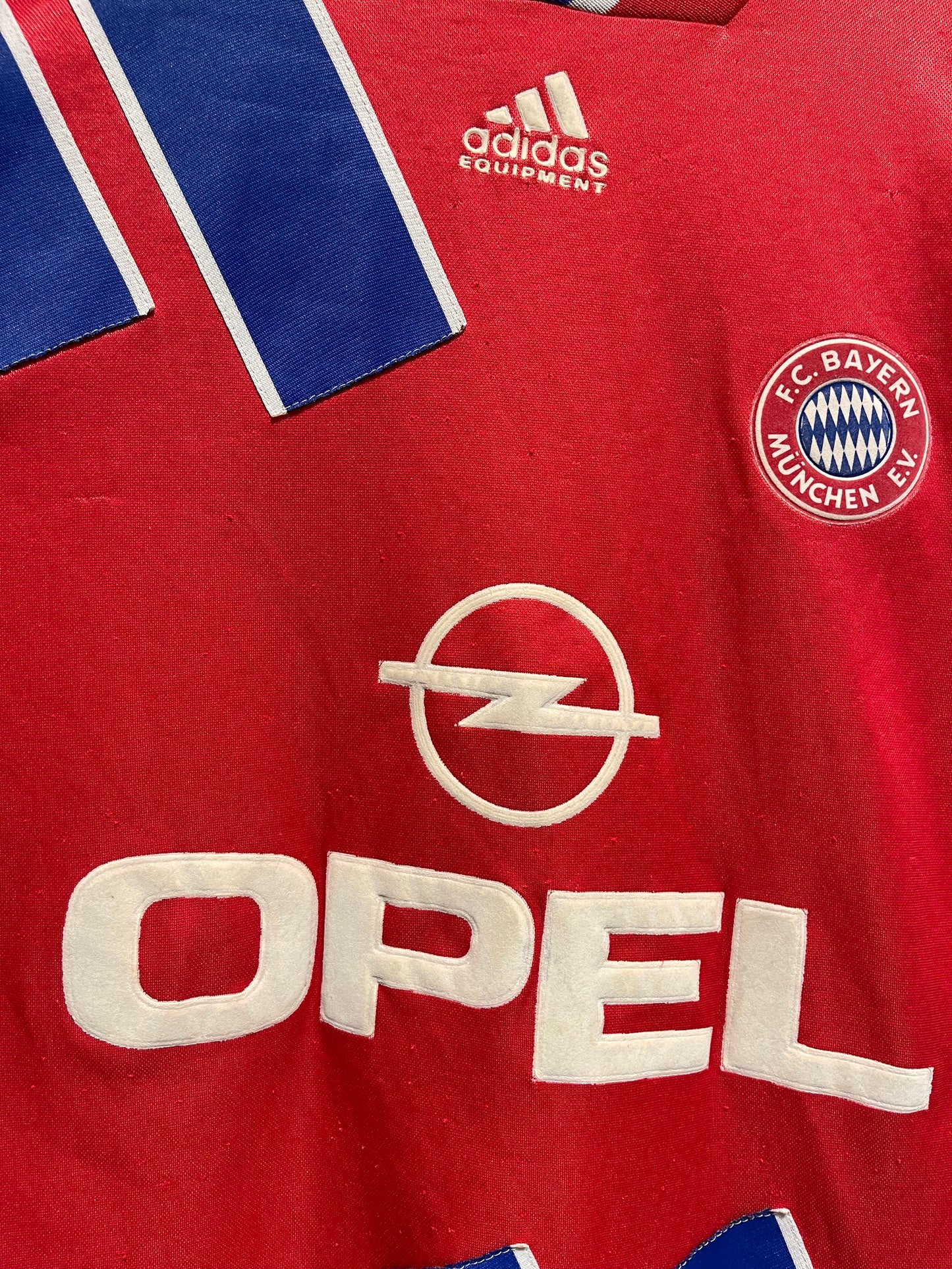 Bayern München 1993-95 Home Kit. (M).