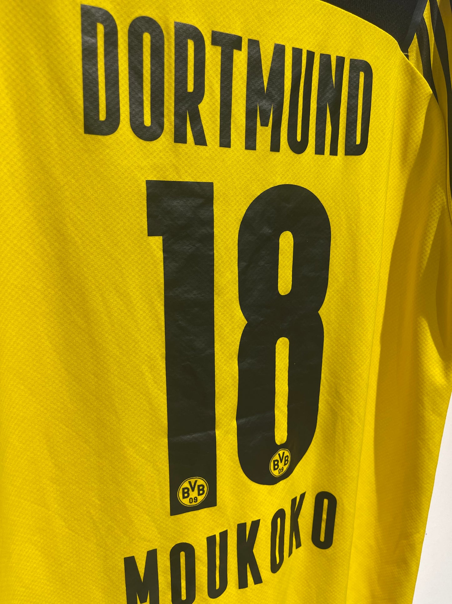 Borussia Dortmund 2021-2022 Home Kit.(#18 Moukoko). (L)