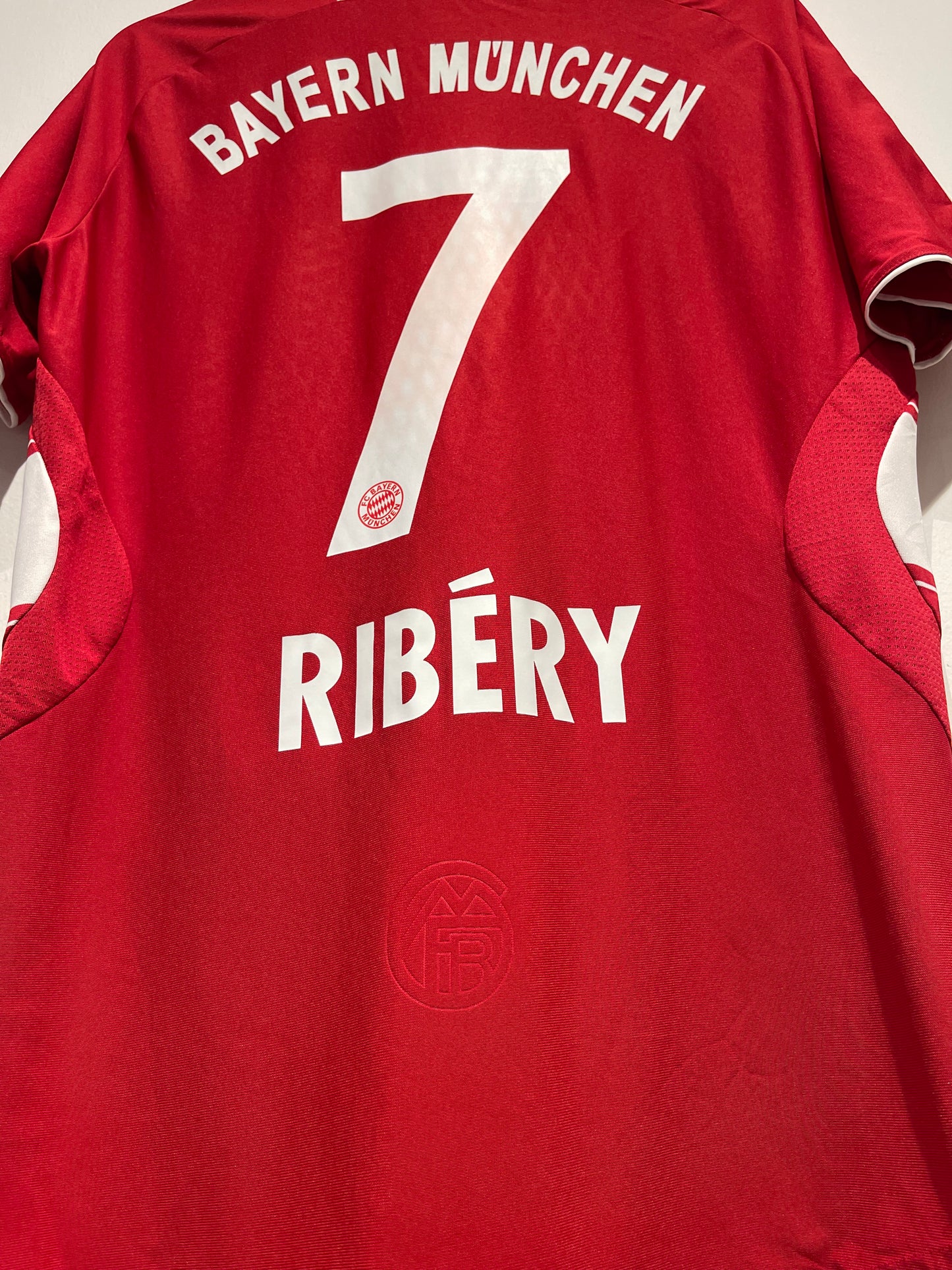 Bayern München 2008-09 Home Kit. #7 Ribéry (L/XL).