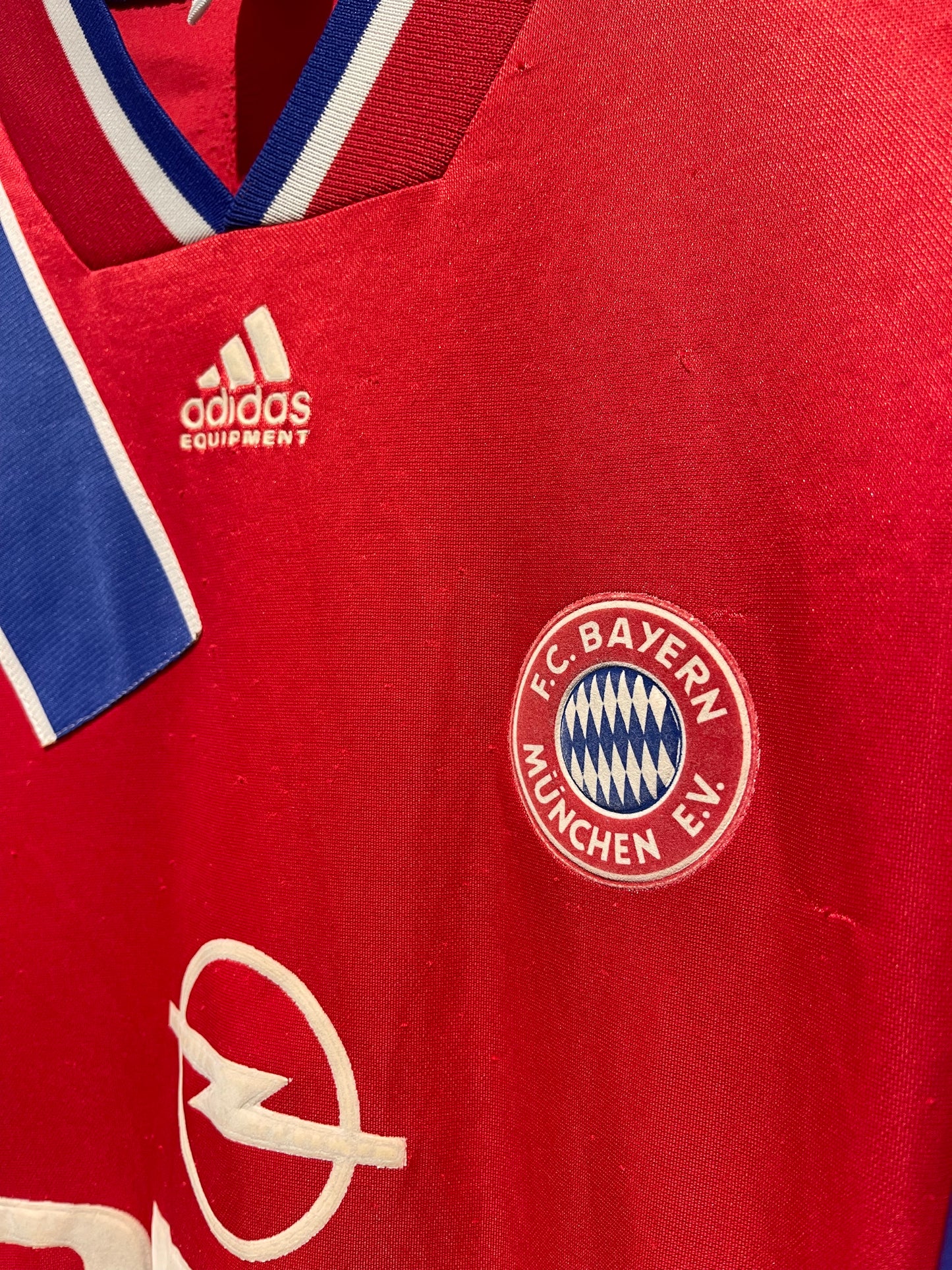 Bayern München 1993-95 Home Kit. (M).