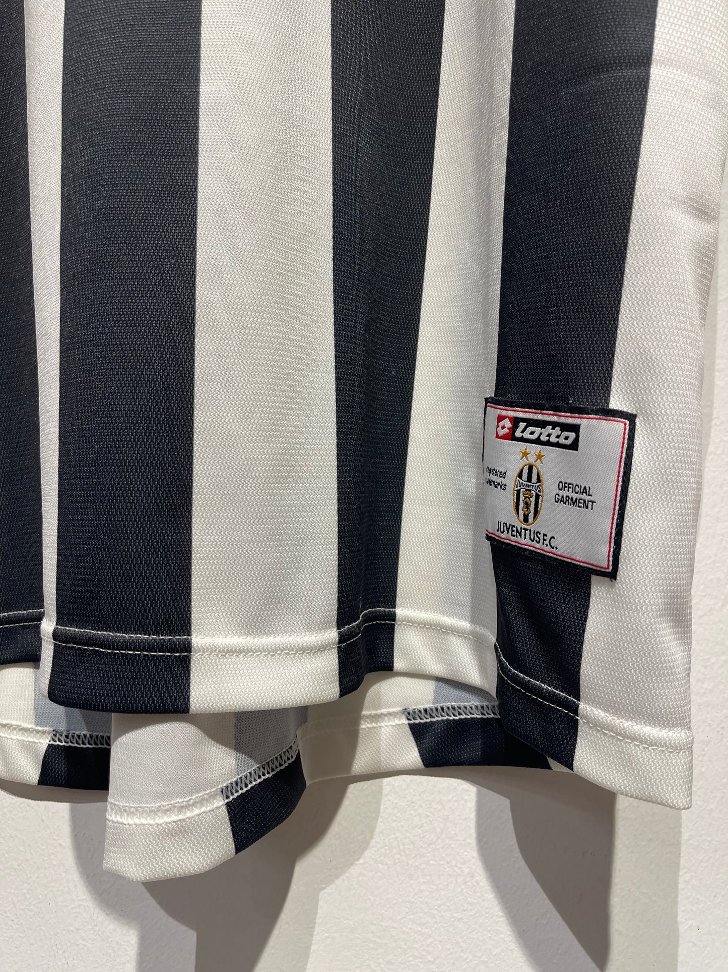 Juventus FC 2001-02 Home Kit. (M)