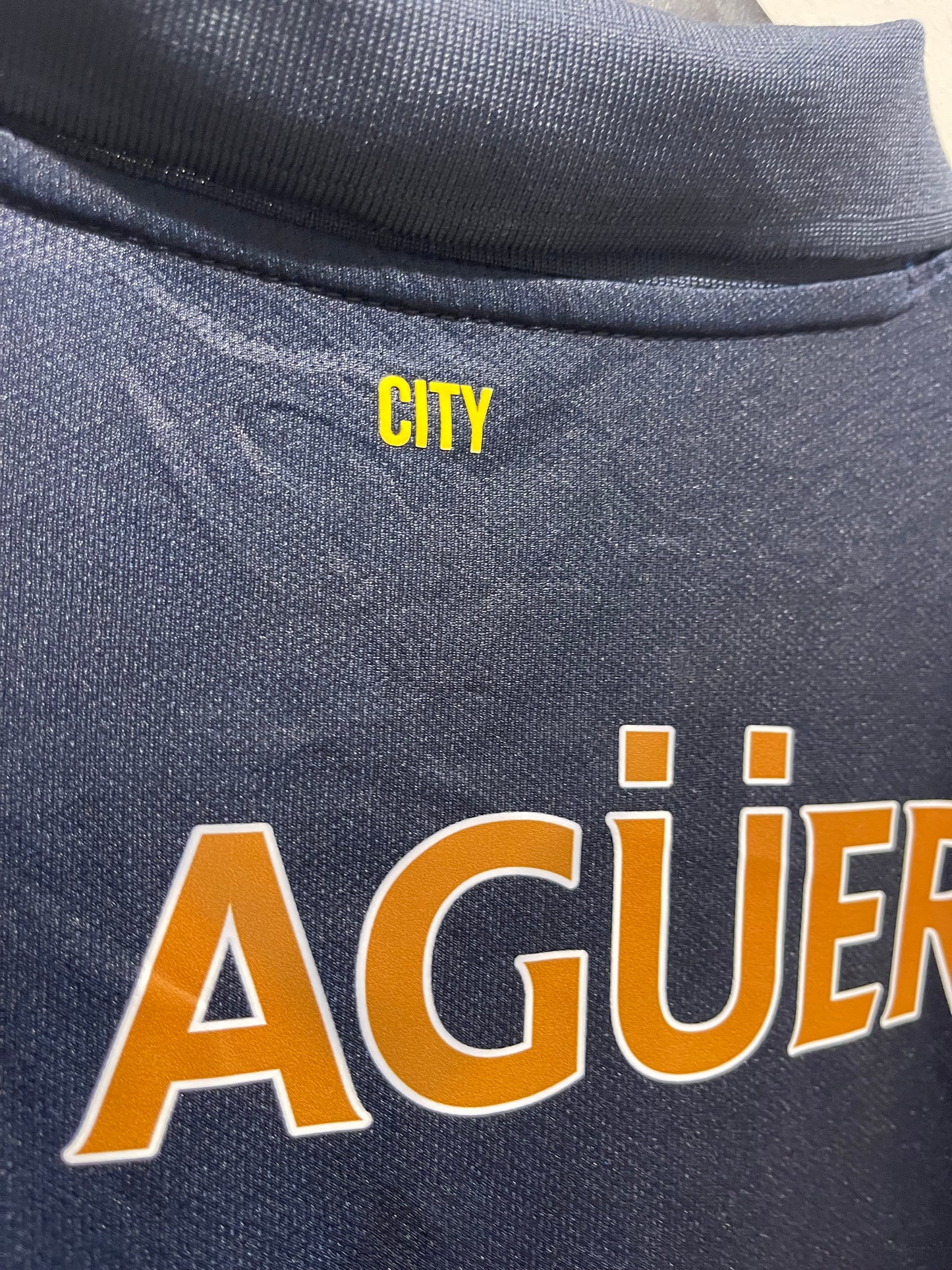 Manchester City 2014-15 Away Kit. #16 Kun Aguero (L).