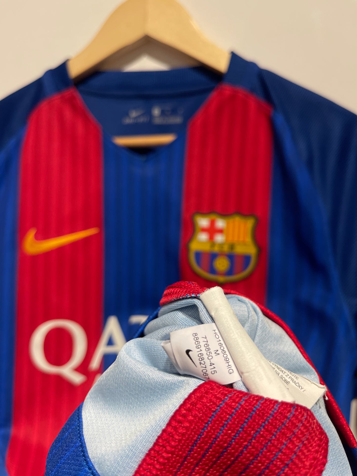FC Barcelona 2016-17 Home Kit. #10 Messi (M)