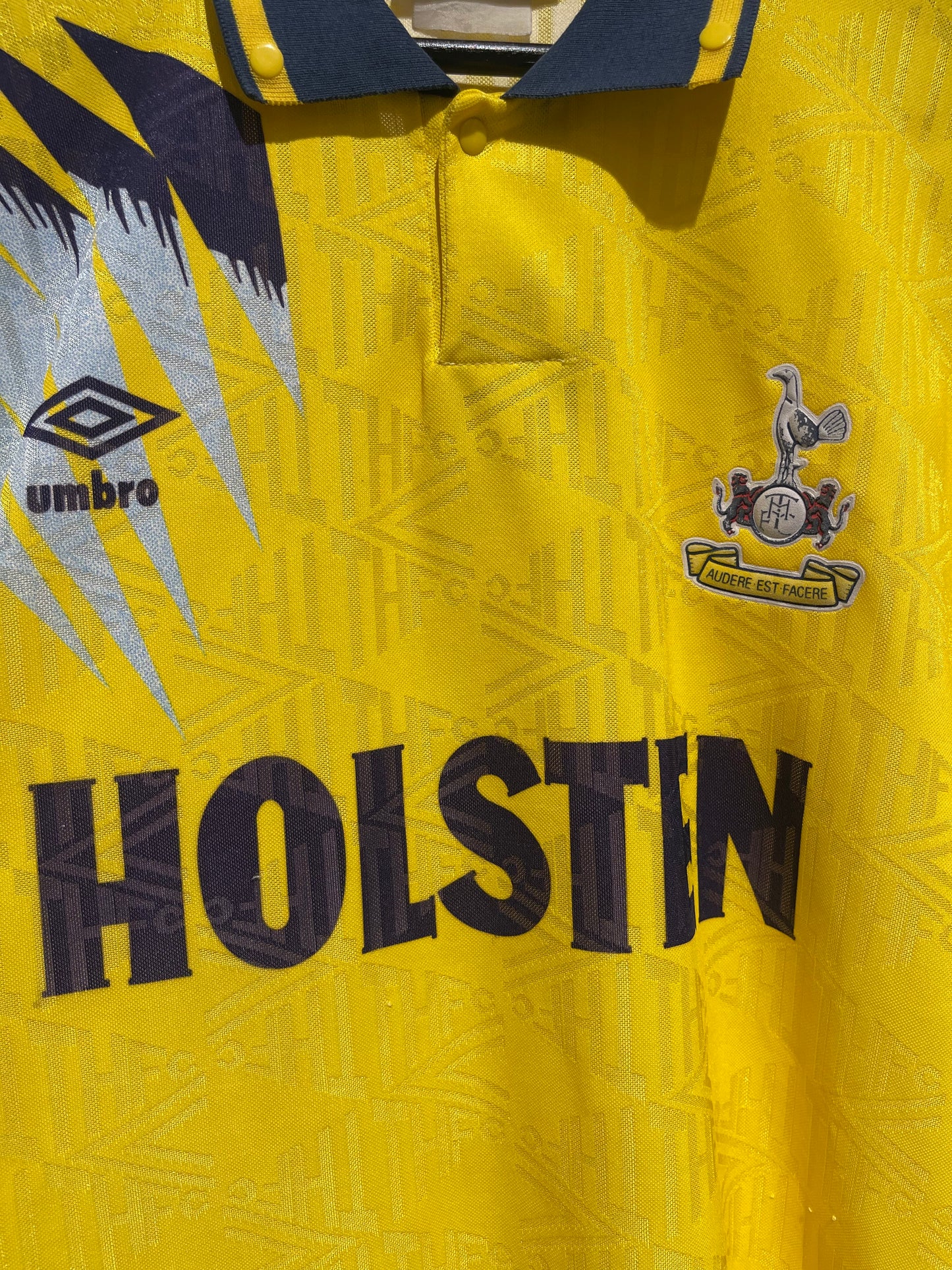 Tottenham Hotspurs 1991-95 Away Kit. (XL)