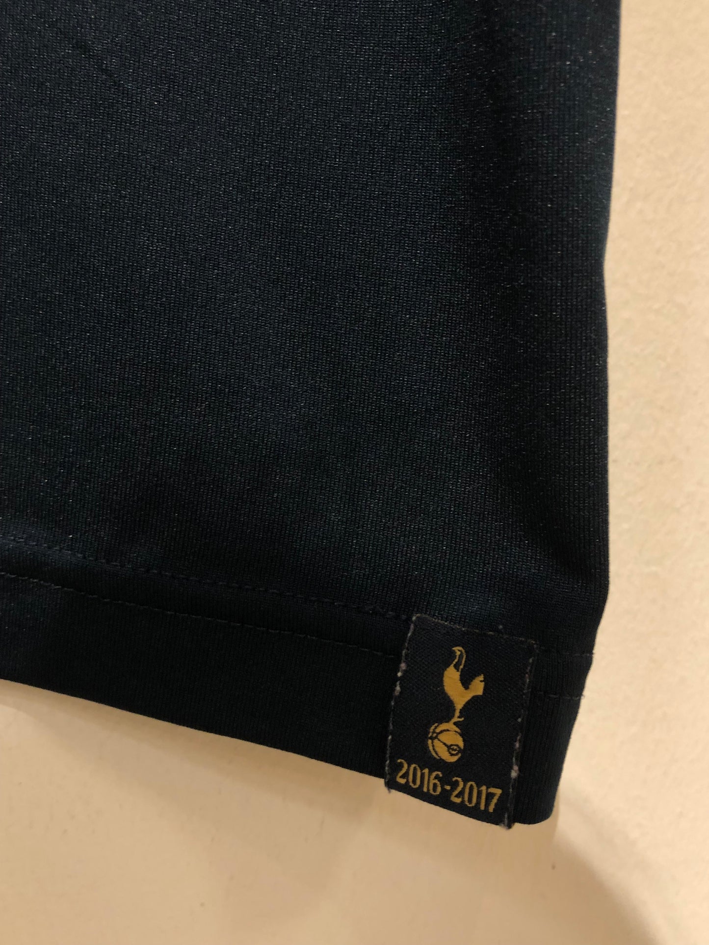 Tottenham Hotspurs 2016-17 Away Kit. (M)