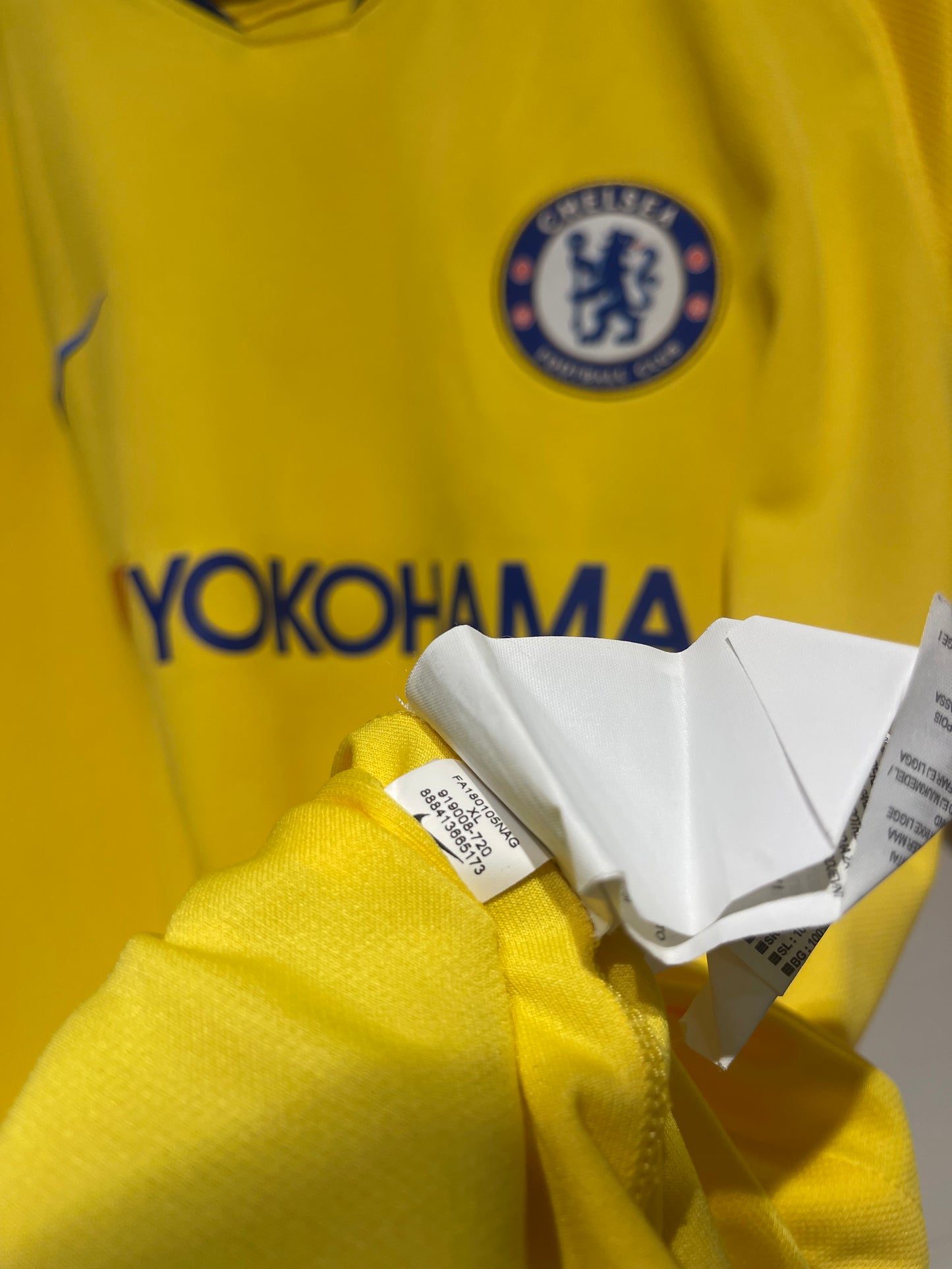 Chelsea FC 2018-19 Away Kit. #10 Hazard (XL)
