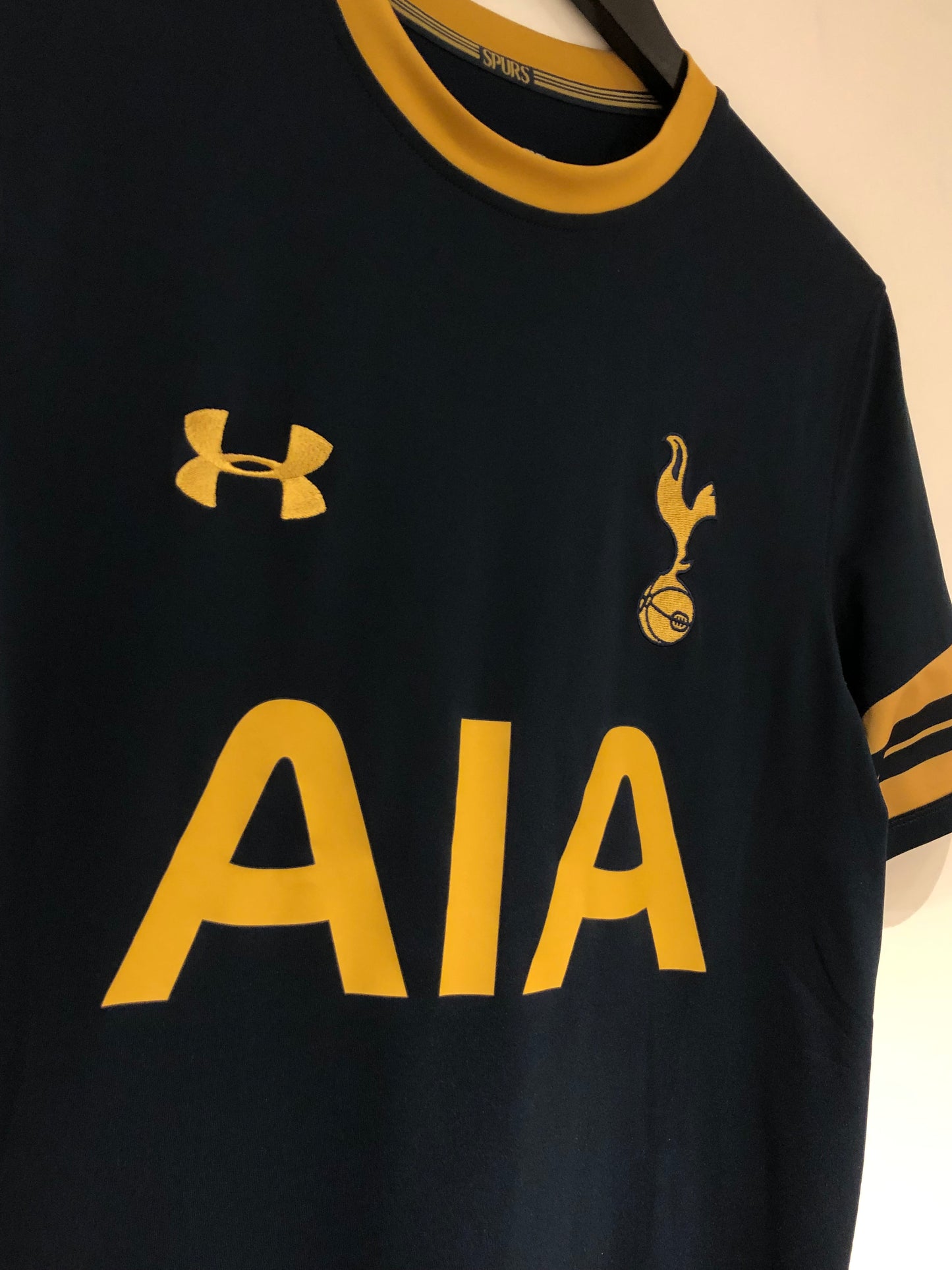 Tottenham Hotspurs 2016-17 Away Kit. (M)