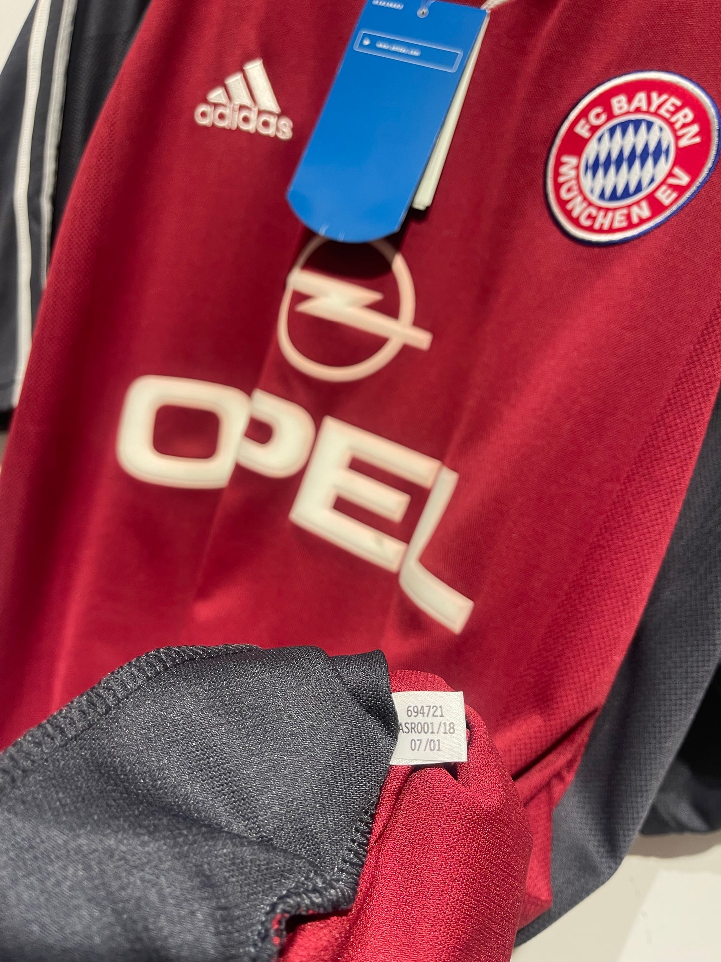 Bayern München 2001-02 Home Kit. (2XL)