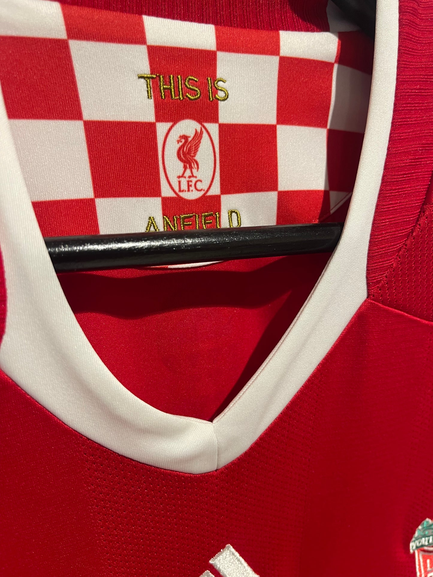Liverpool FC 2008-10 Home Kit. #8 Gerrard (L)