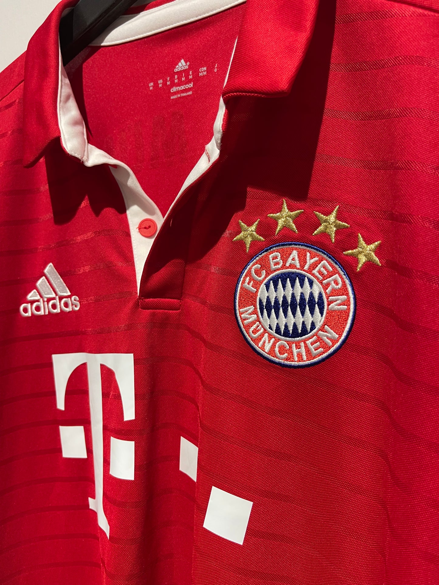 FC Bayern München 2016-17 Home Kit. #17 Boateng (M)