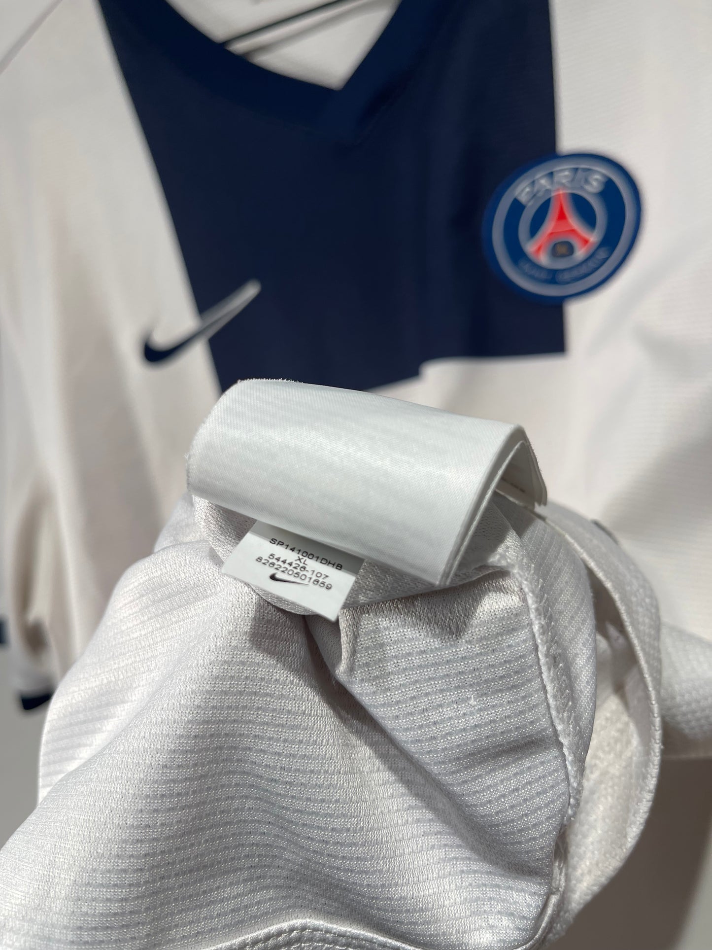PSG 2013-2014 Away Kit. (XL)