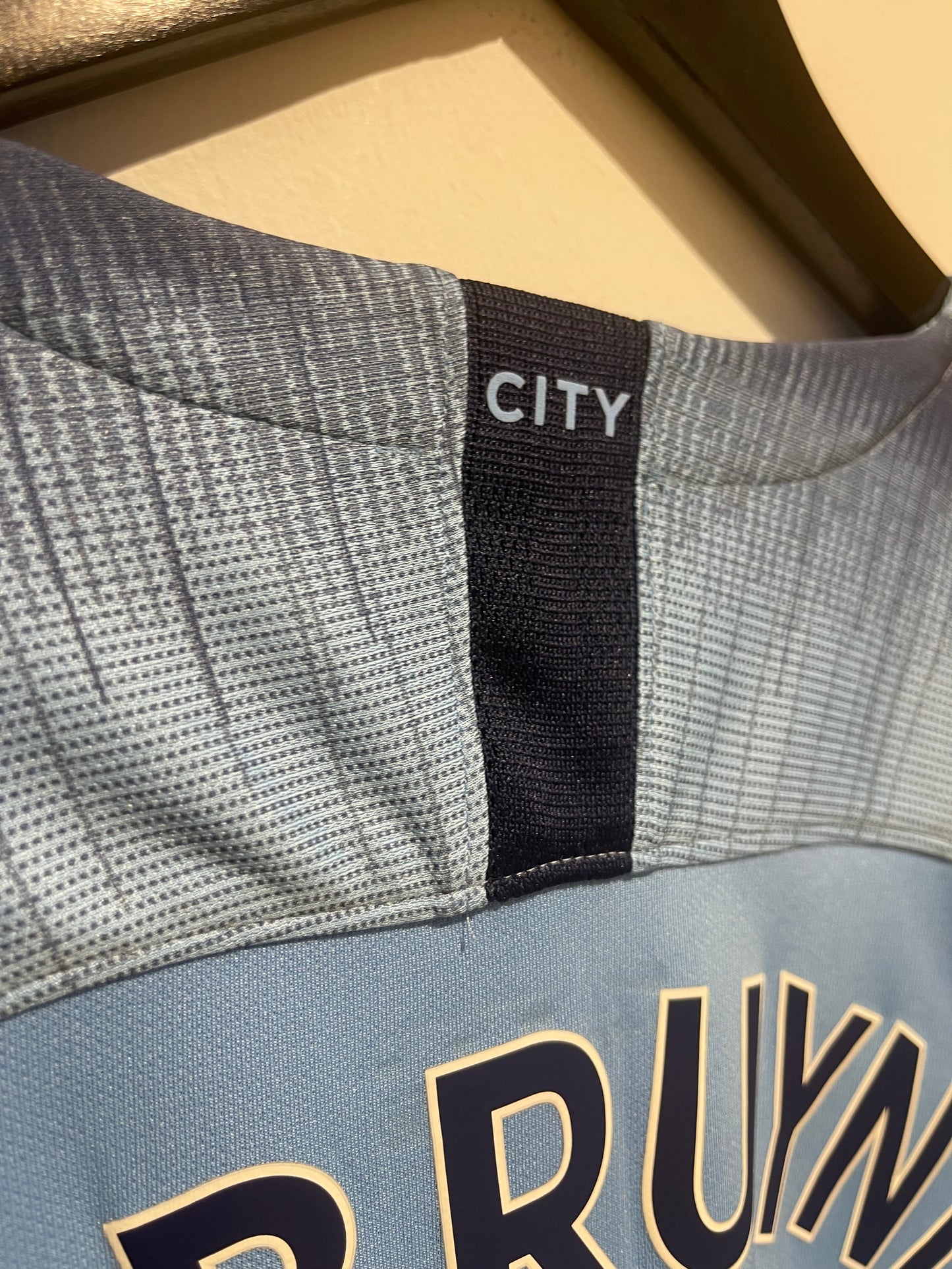 Manchester City 2018-19 Away Kit. #17 K. De Bruyne. (XL)