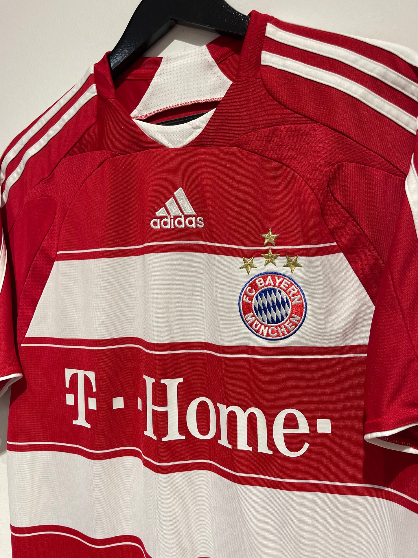 Bayern München 2008-09 Home Kit. #7 Ribéry (L/XL).