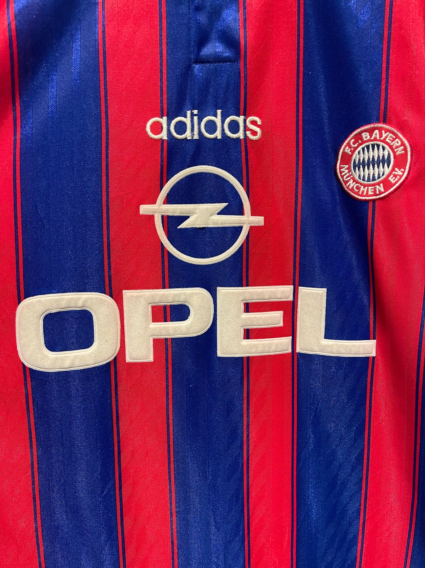 Bayern München 1995-97 Home Kit. #18 Klinsmann. (XL)