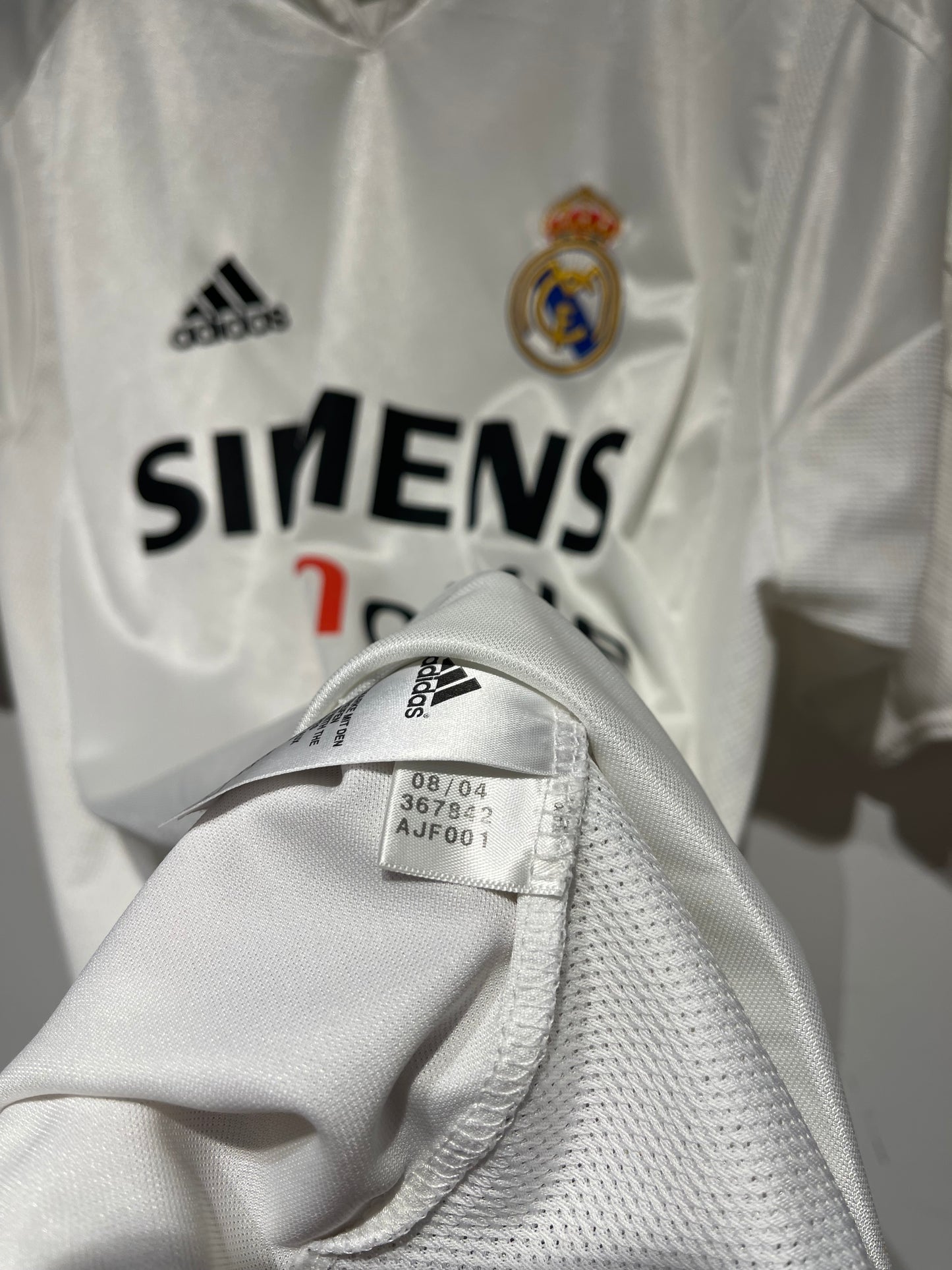 Real Madrid 2004-05 Home Kit. #5 Zidane. (M)