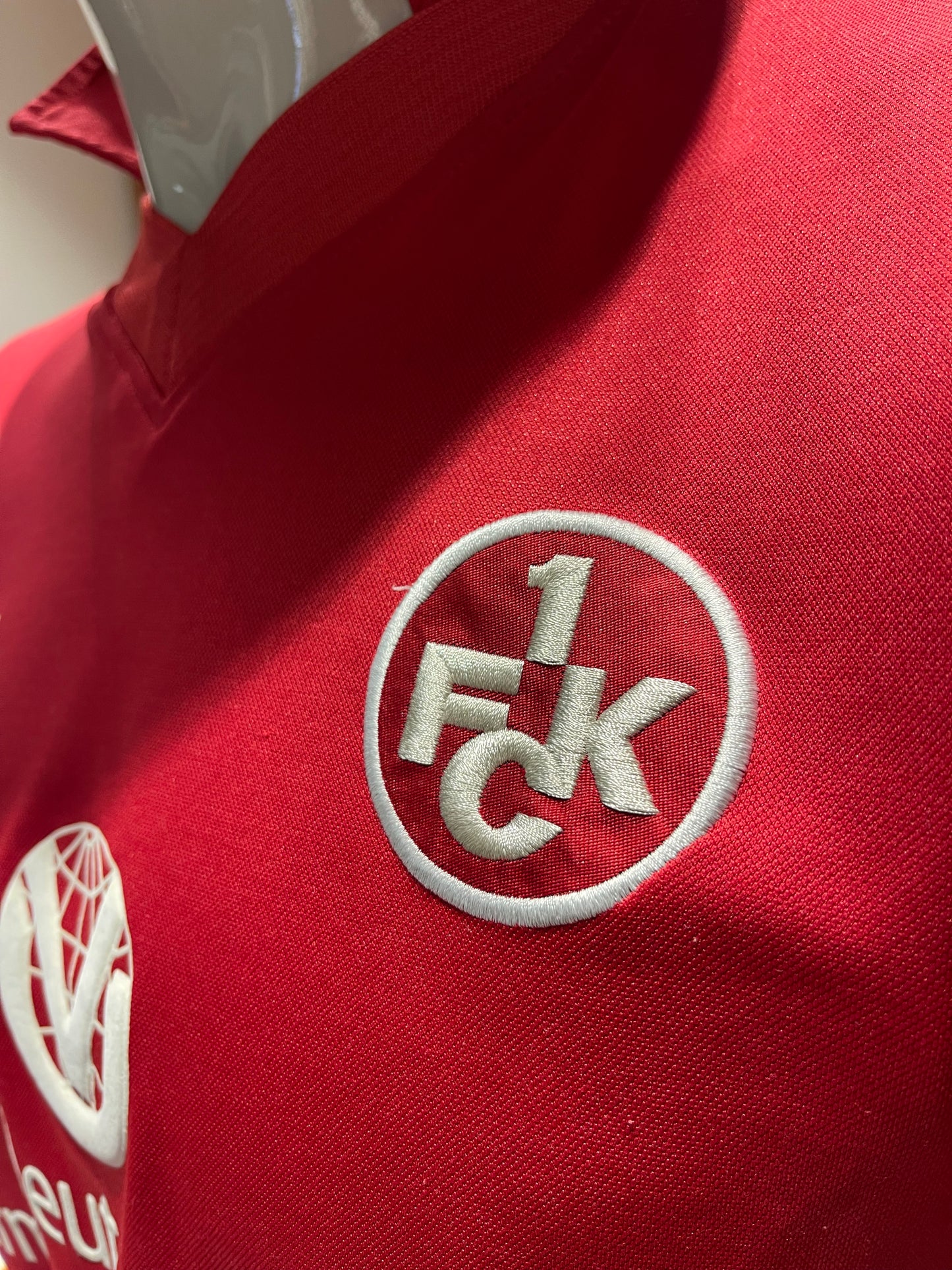 1. FC Kaiserslautern 2000/01 Home Kit. (Matchworn #11 O. Marschall) (XL).