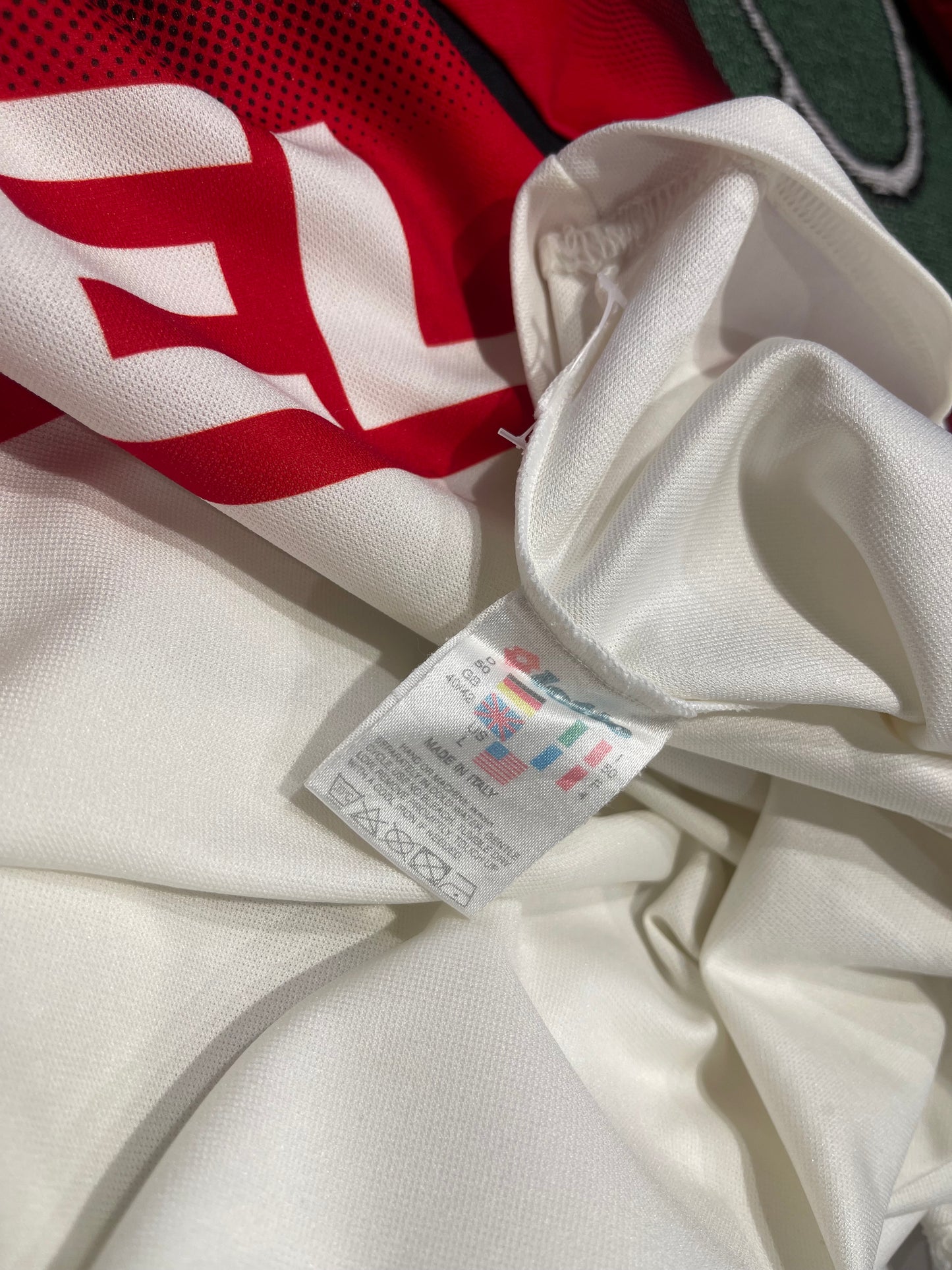 AC Milan 1996-97 Training Shirt. (L/XL)