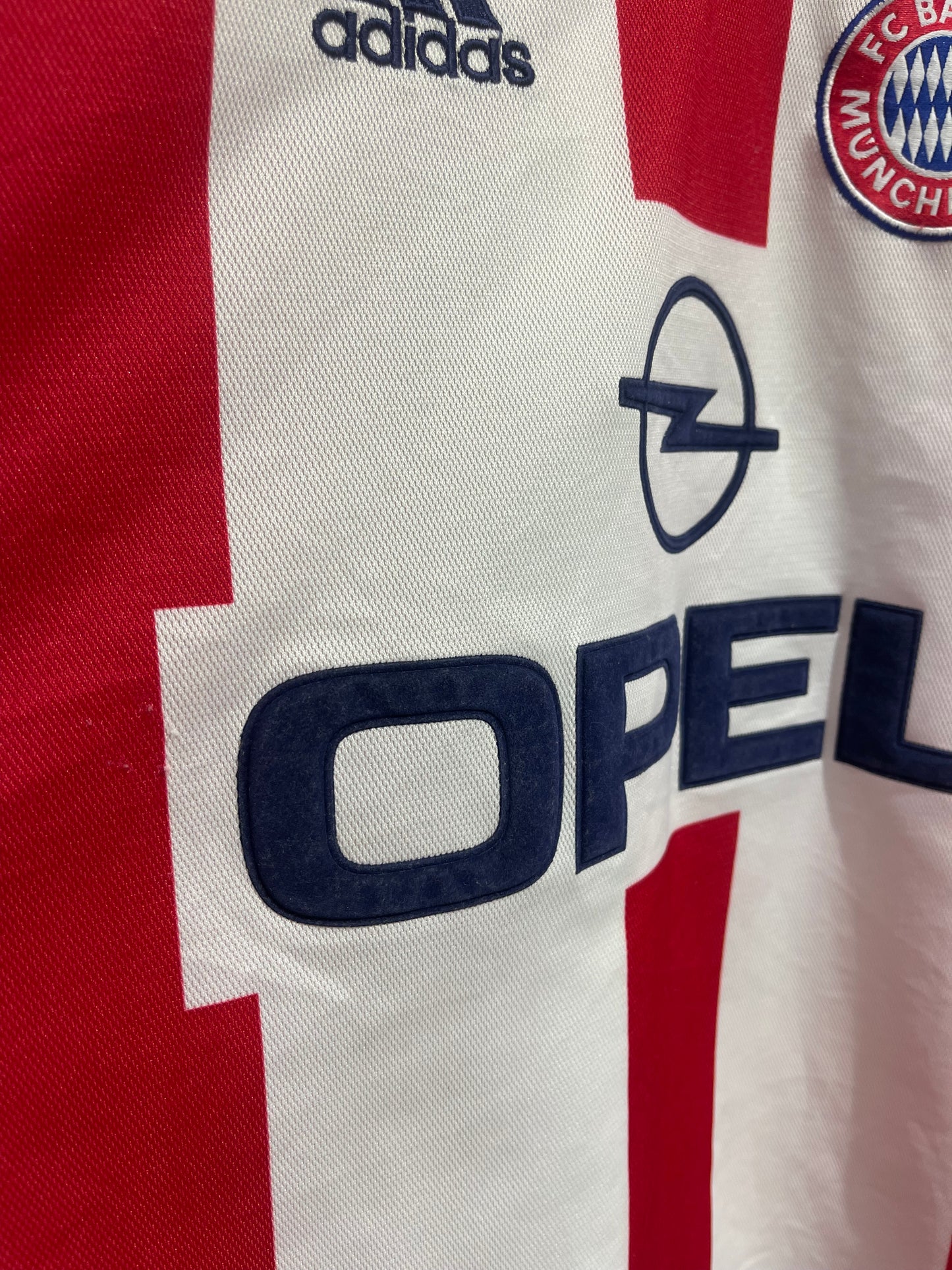 FC Bayern 2000/2001 Away Kit. (#19 Jancker)