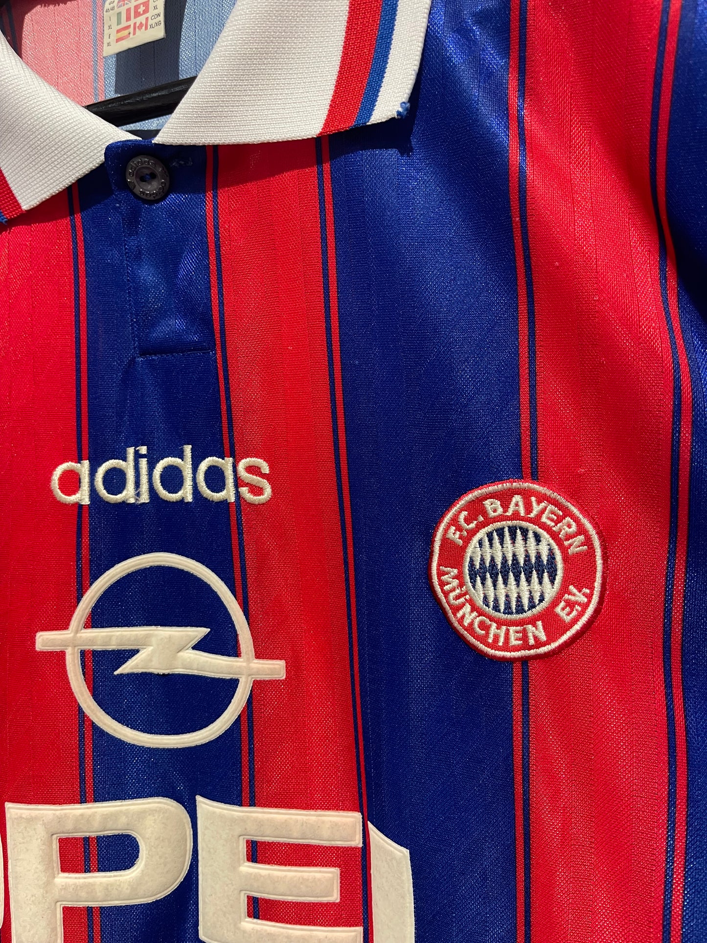 Bayern München 1995-97 Home Kit. #18 Klinsmann. (XL)