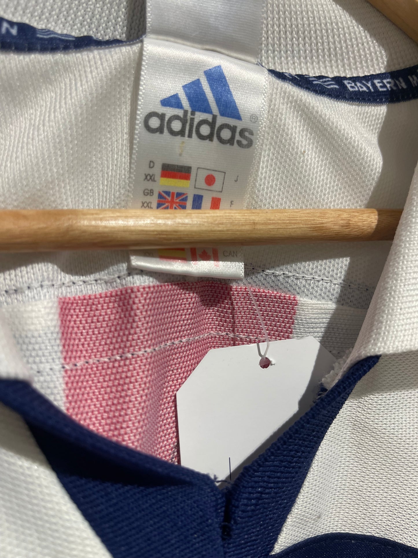 FC Bayern 2000/2001 Away Kit. (#19 Jancker)