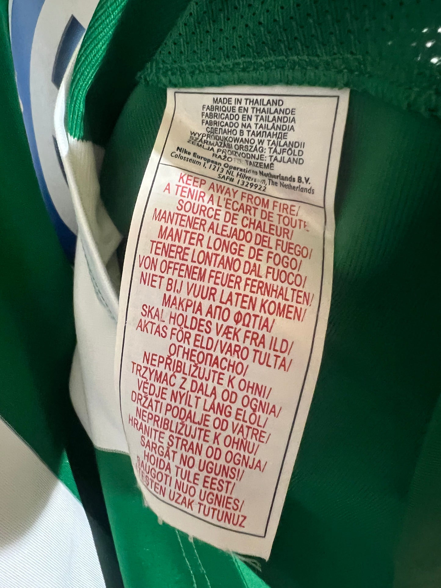 Wolfsburg 2005/2006 Home Kit (#18 Makiadi.) (M)