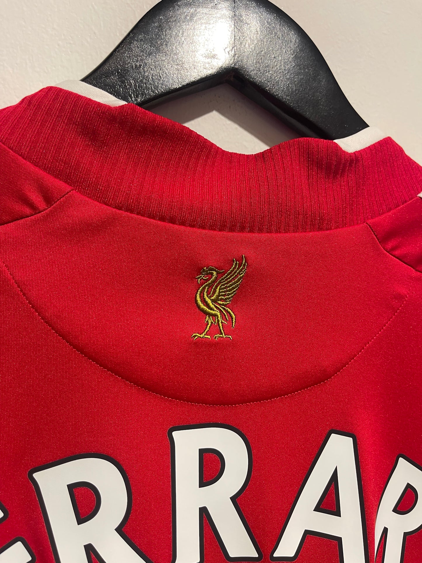 Liverpool FC 2008-10 Home Kit. #8 Gerrard (L)