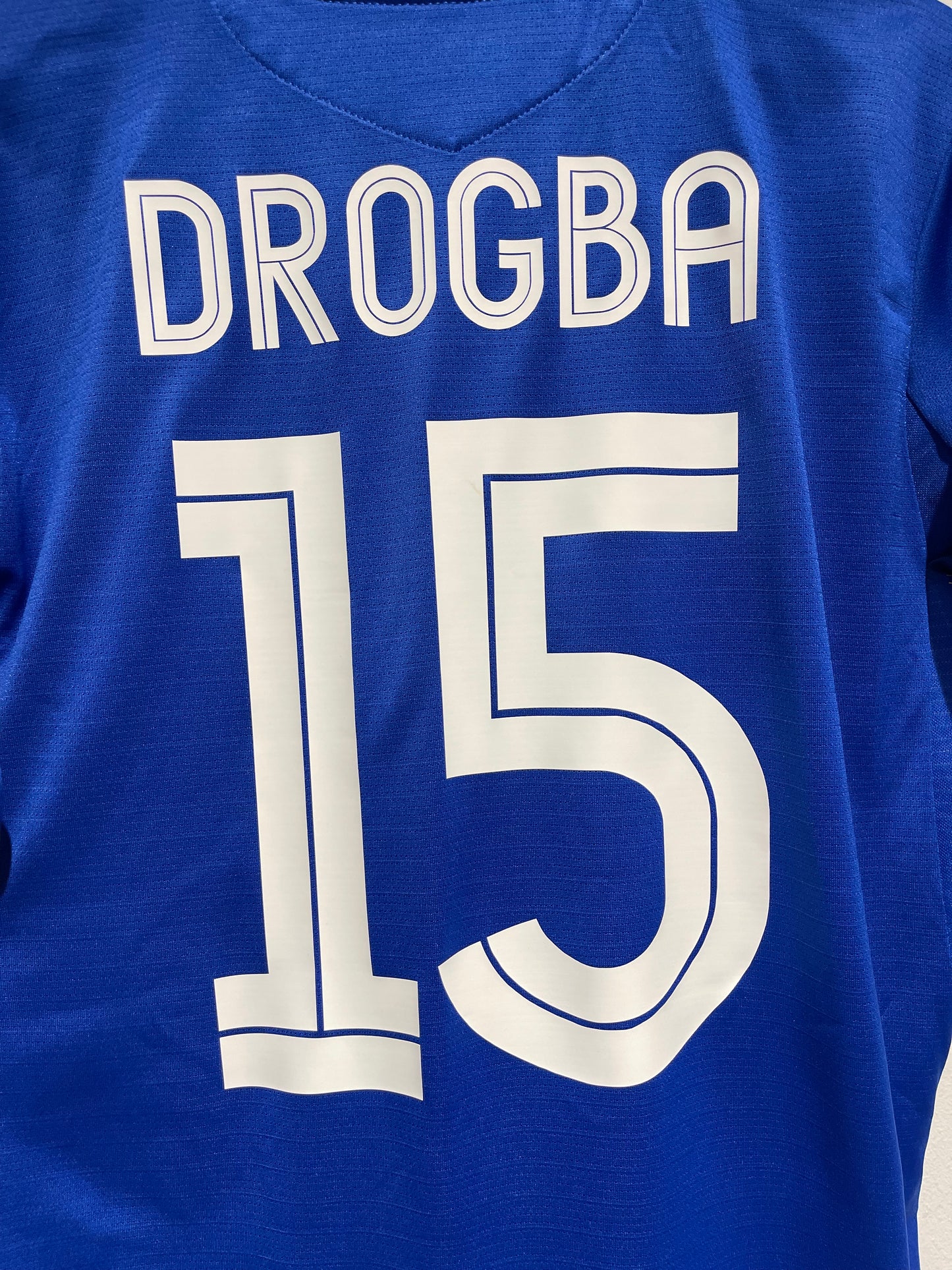 Chelsea 2005-06 Home Kit. #15 Drogba. (M)