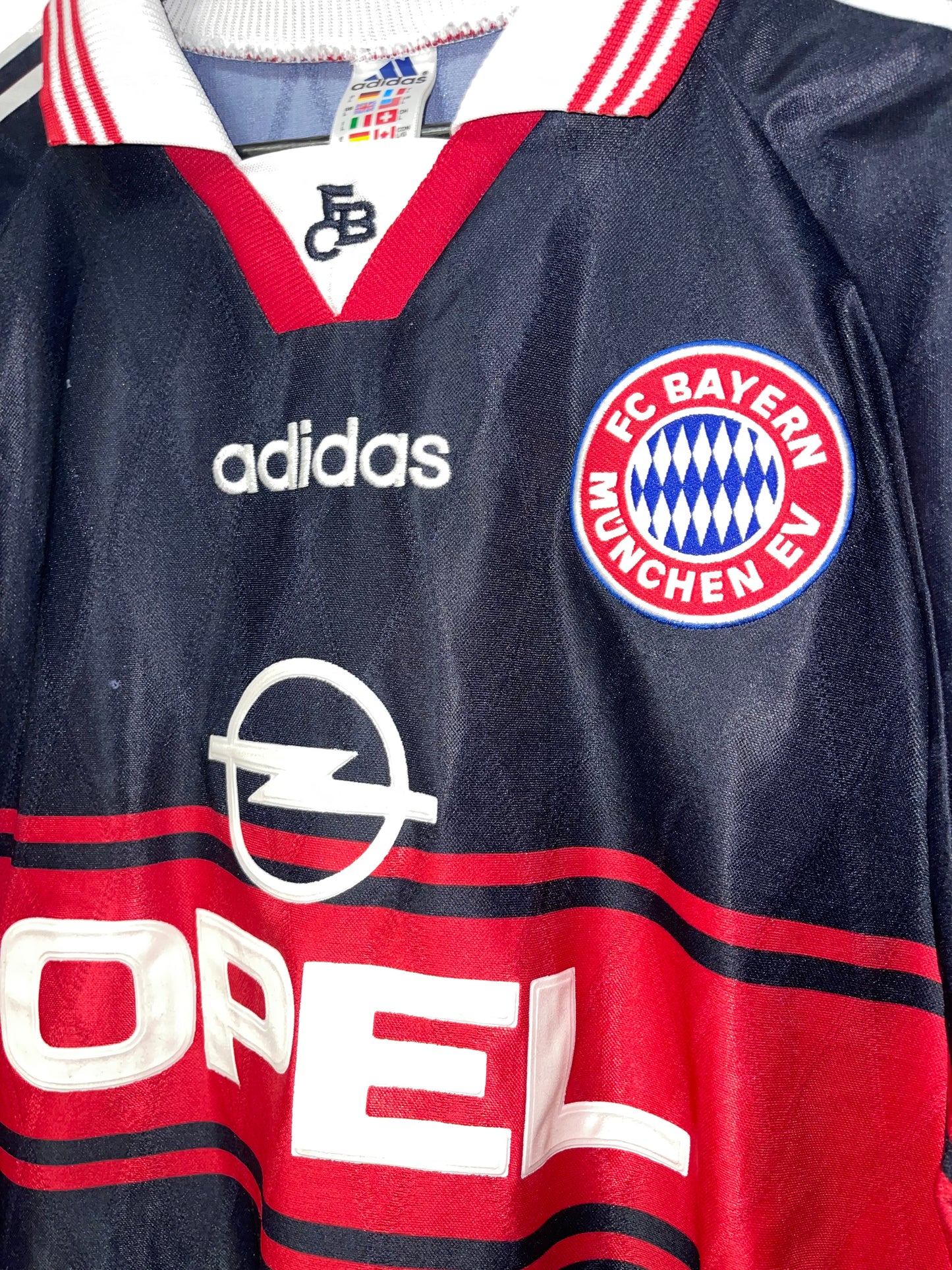 Bayern München 1997-99 Home Kit. (L). #11 Effenberg.