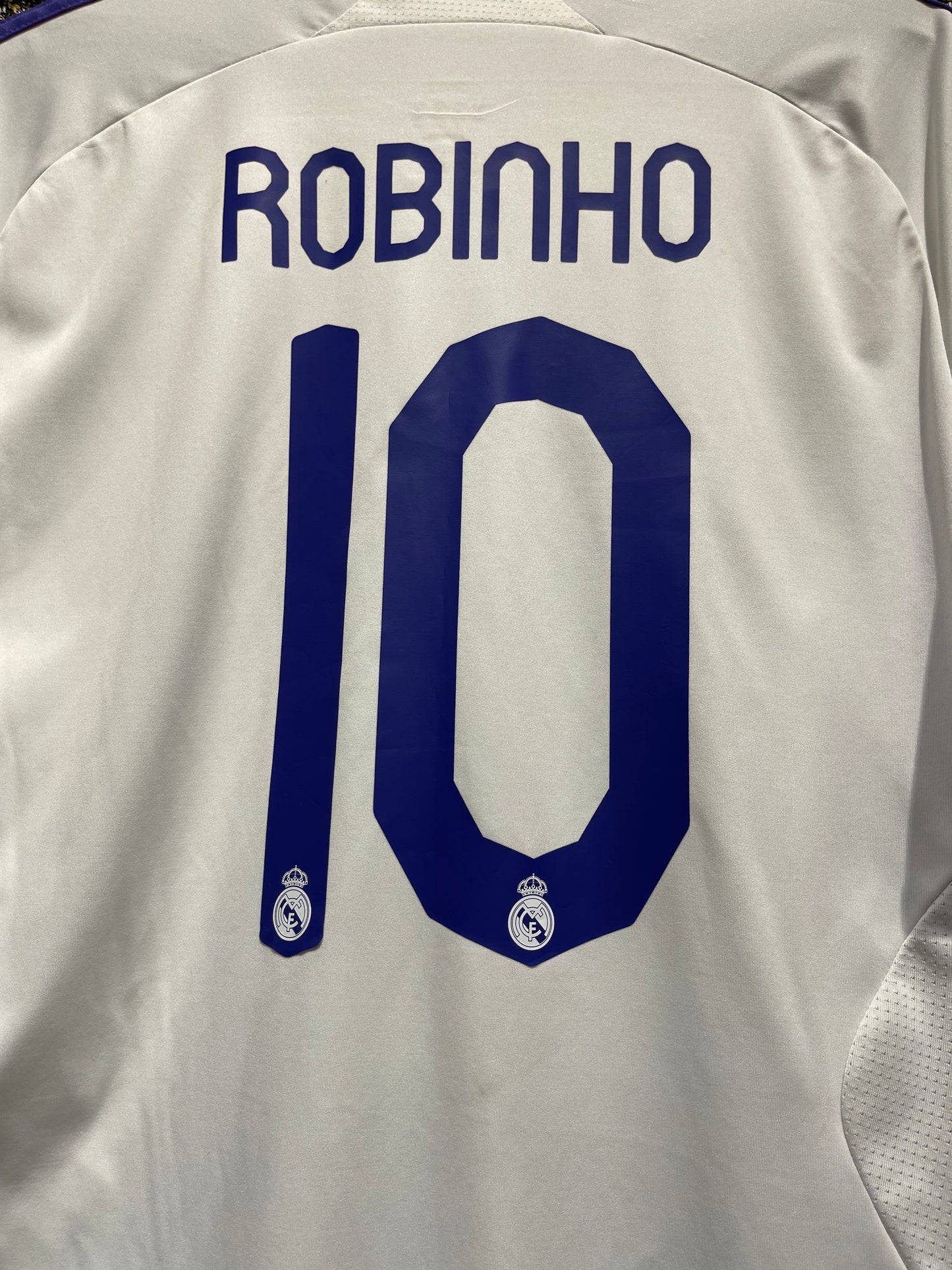Real Madrid 2007-08 Home Kit. (L) #10 Robinho.