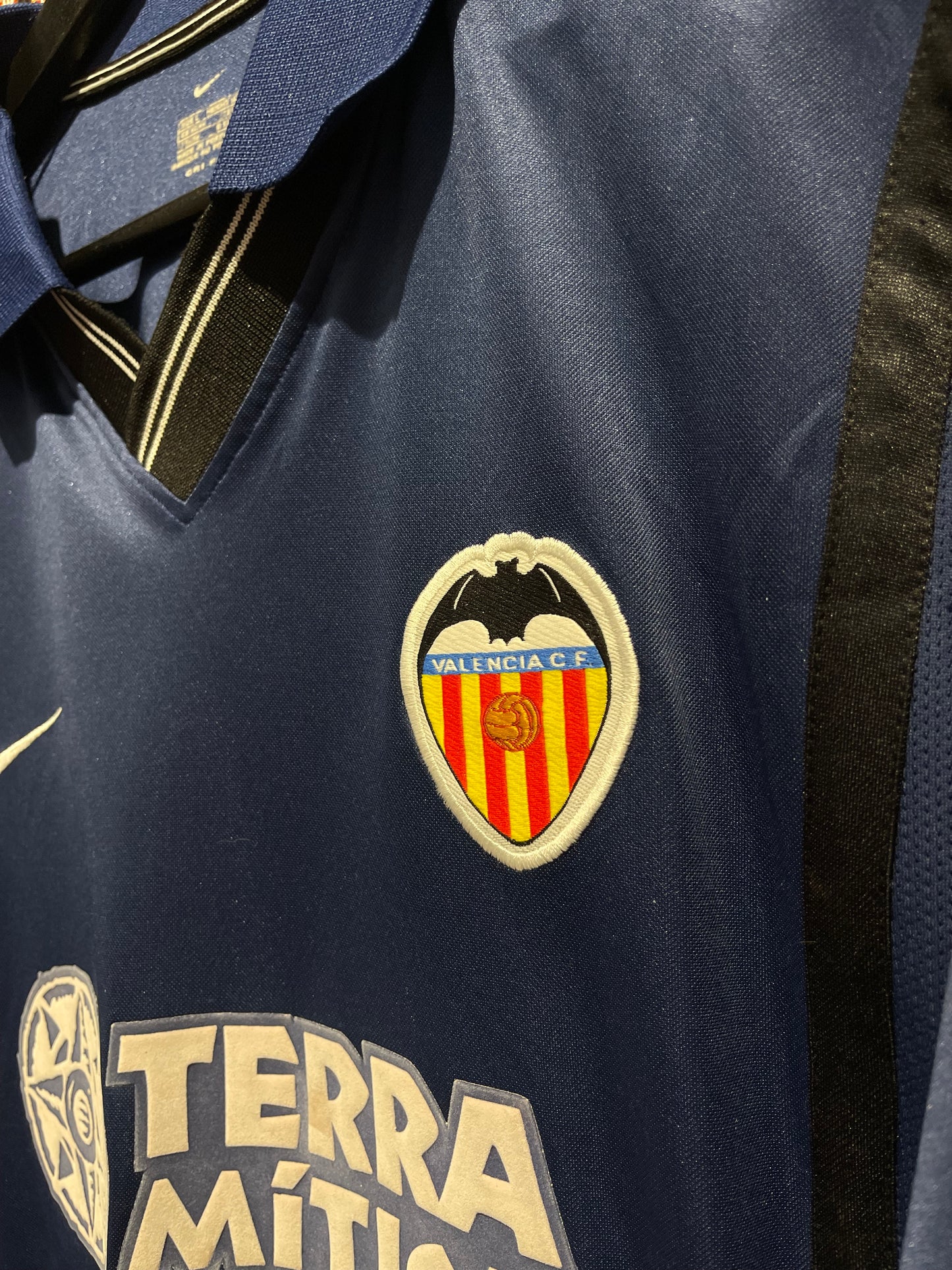Valencia CF 2000-01 Away Kit. #22 Aimar. (L).