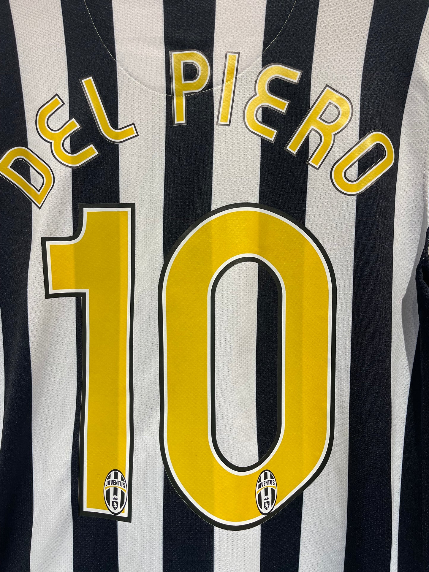 Juventus 2006-07 Home Kit. #10 Del Piero. (M)