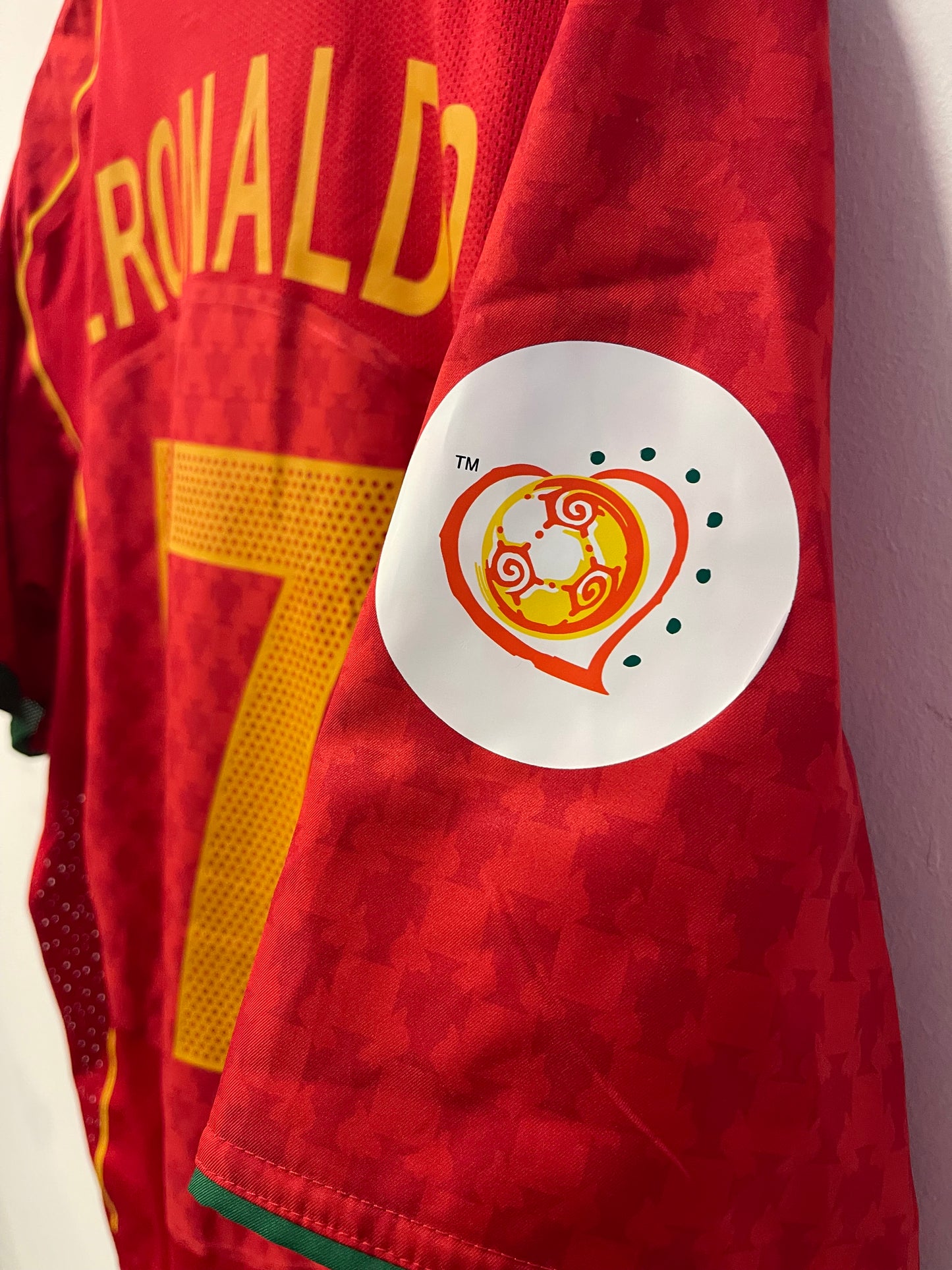 Portugal 2004 Home Kit. #17 C. Ronaldo. (XL)