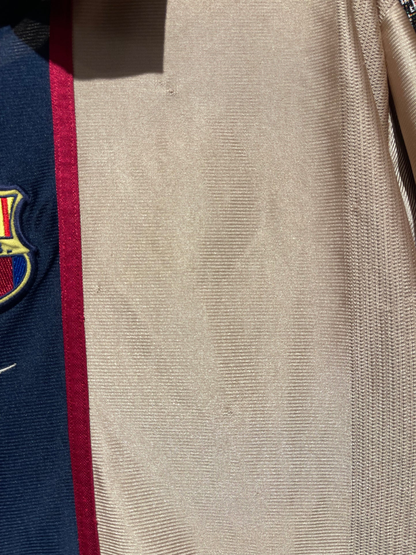 FC Barcelona 2001-02 Away Kit. (L/XL).
