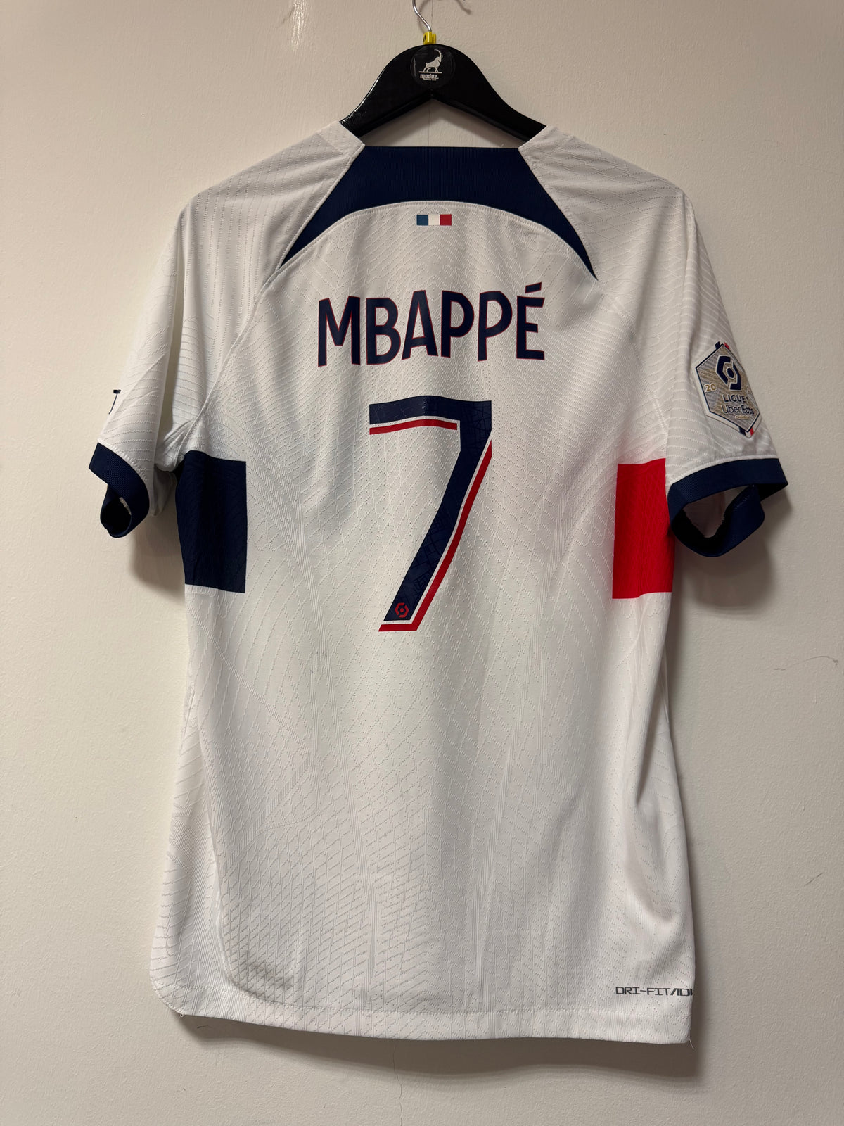 PSG 2023-24 Away Kit. #7 Mbappé. (M).