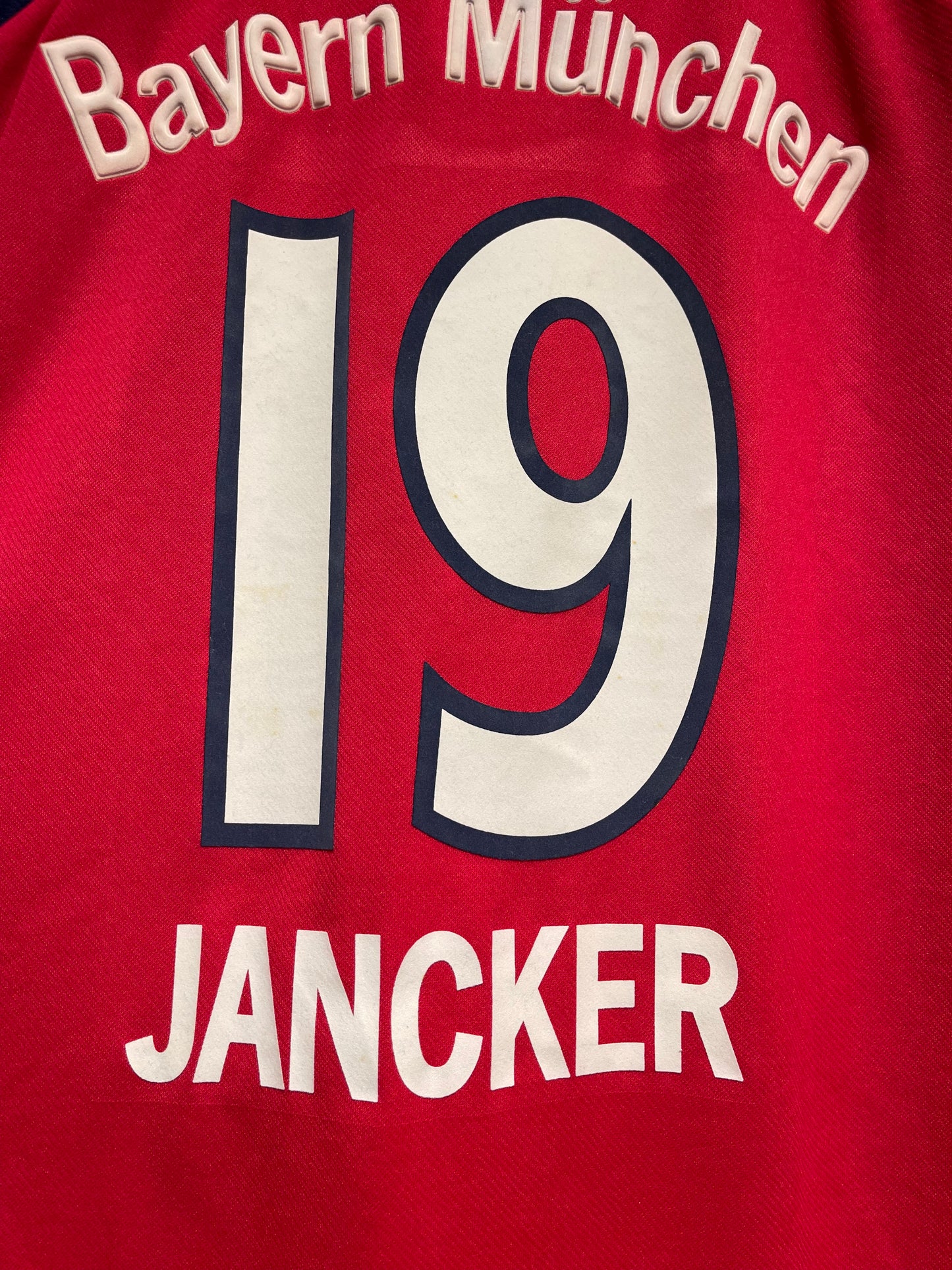 Bayern München 1999-01 Home Kit. #19 Jancker (XL).