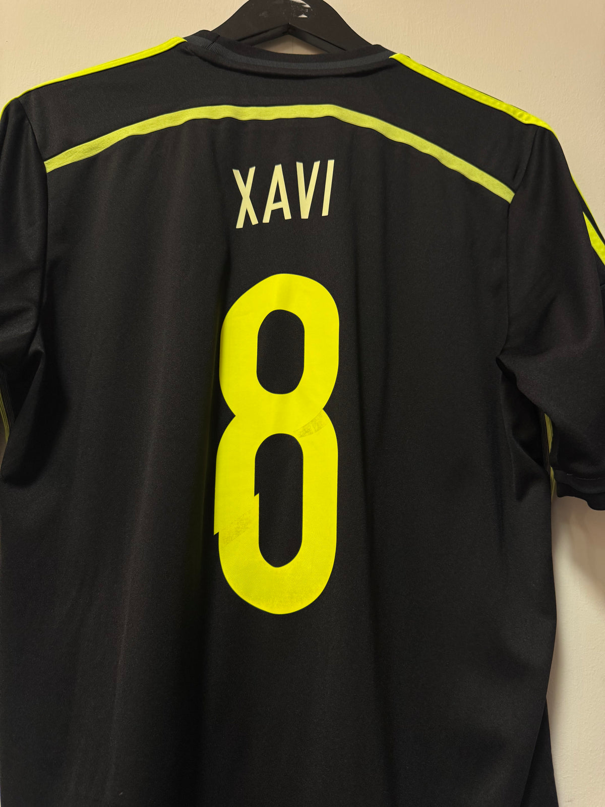 Spain 2013-15 Away Kit. #8 Xavi. (L)