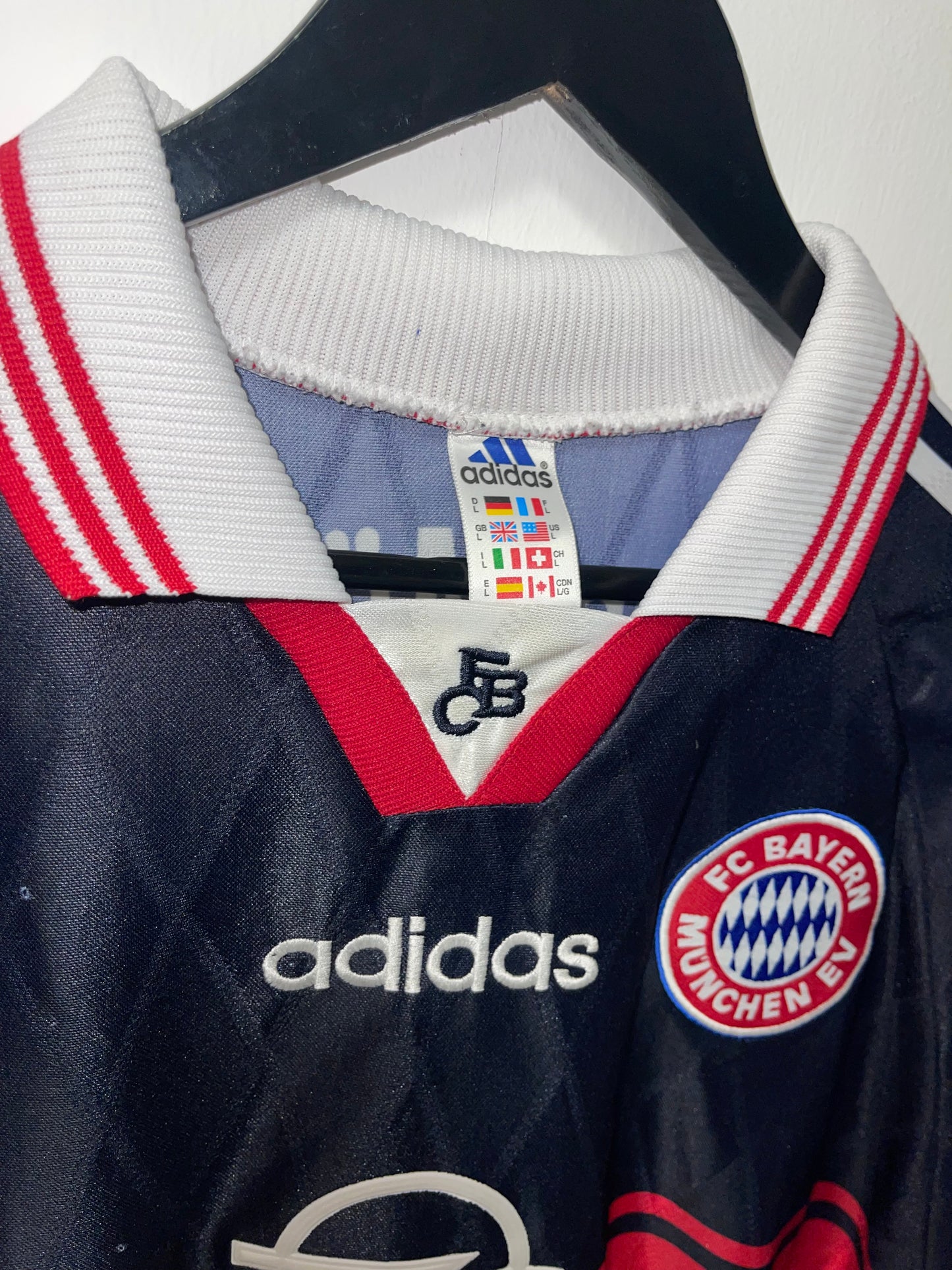 Bayern München 1997-99 Home Kit. (L). #11 Effenberg.