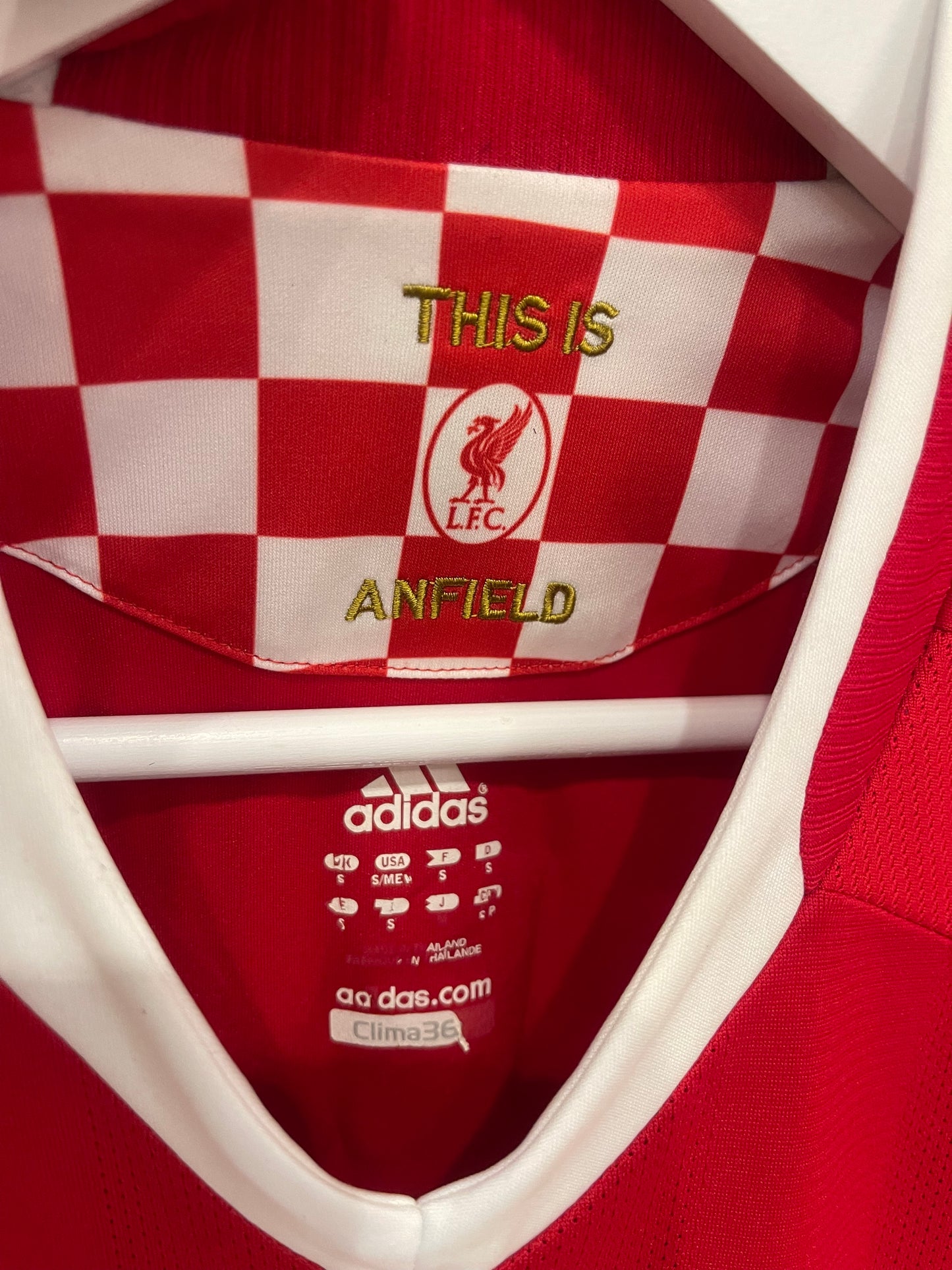 Liverpool FC 2008/10 Home Kit. #8 Gerrard. (S)