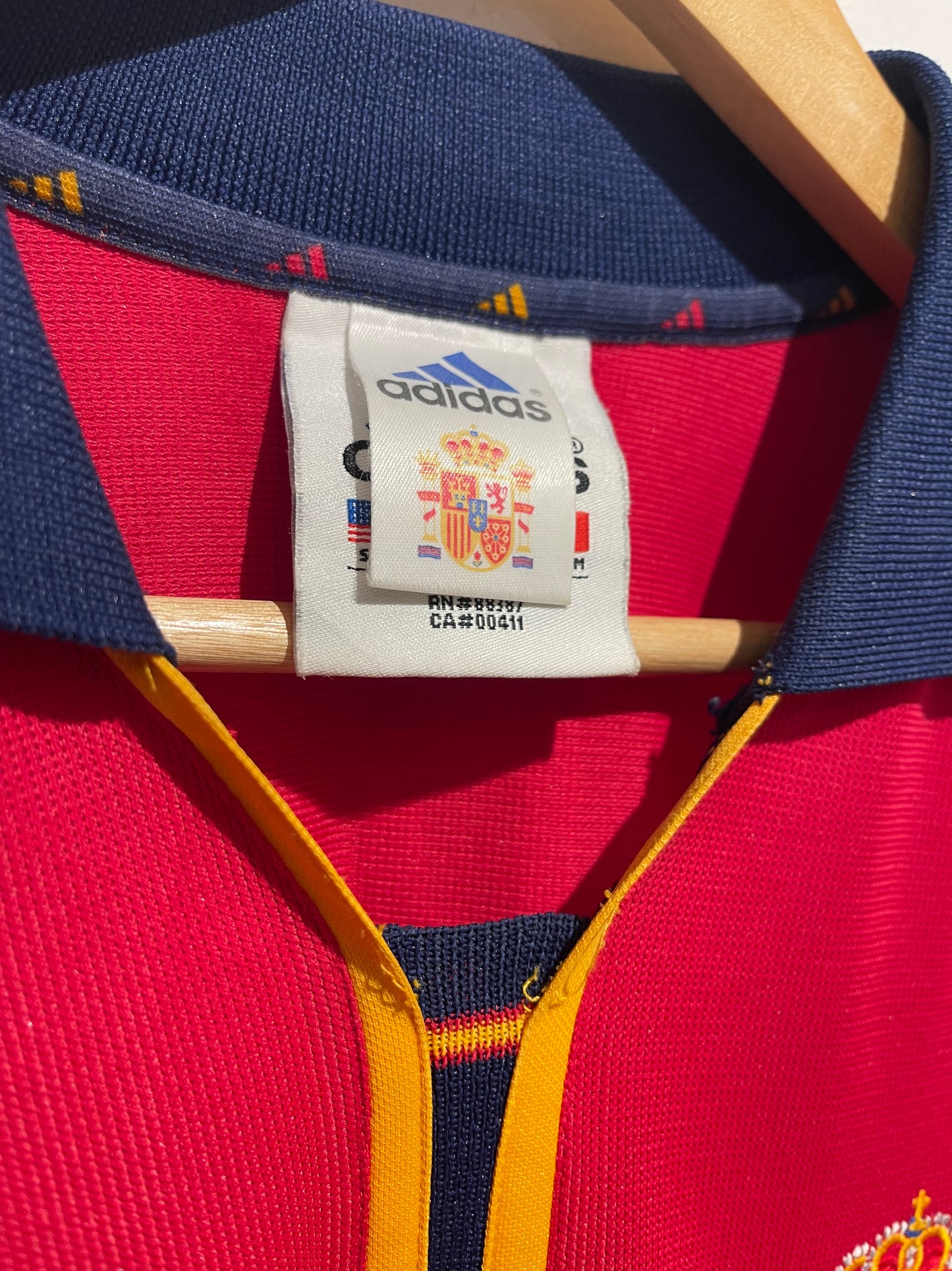 Spain 2000 Home Kit. #4 Guardiola. (M).