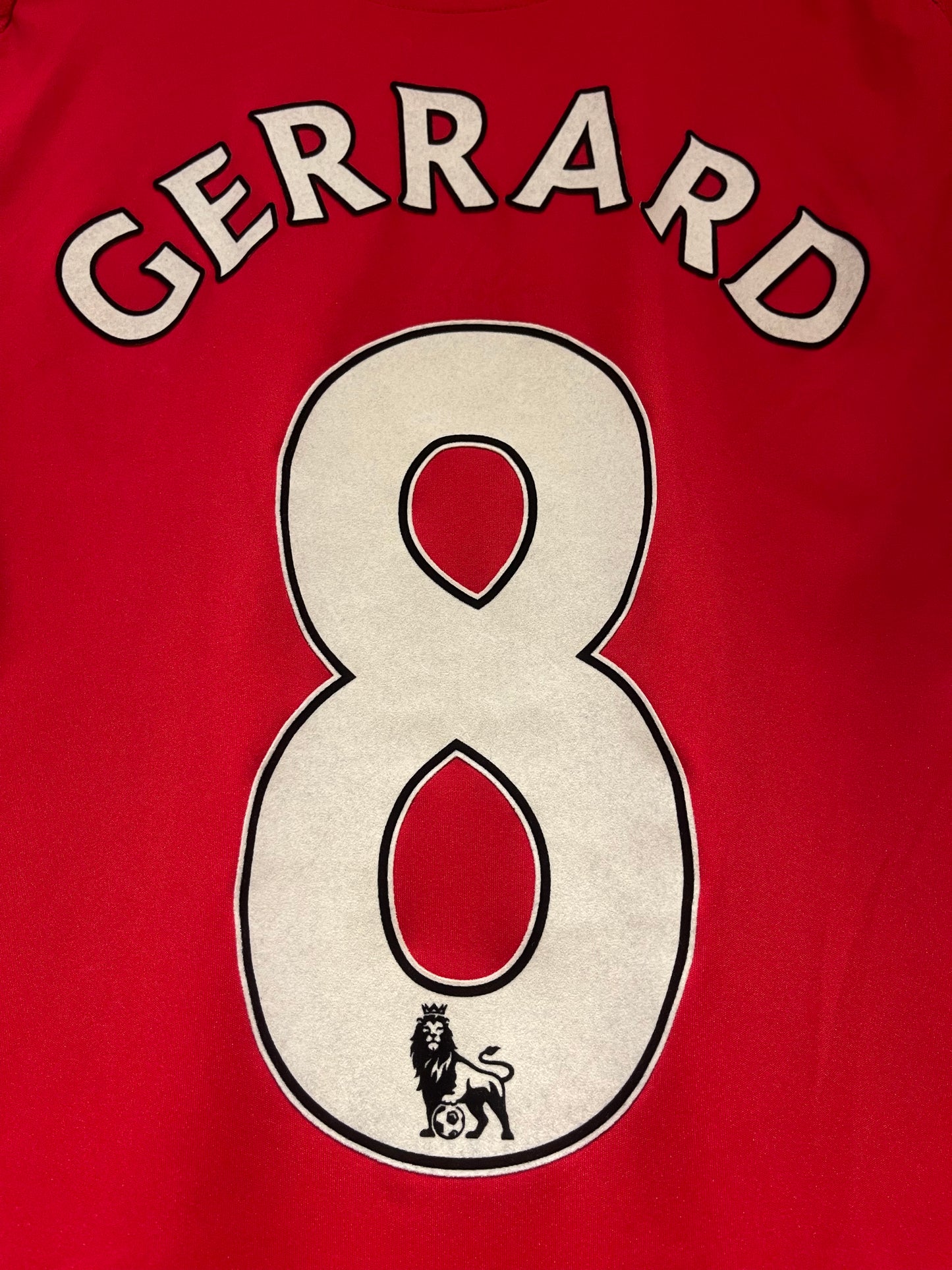 Liverpool FC 2008/10 Home Kit. #8 Gerrard. (S)
