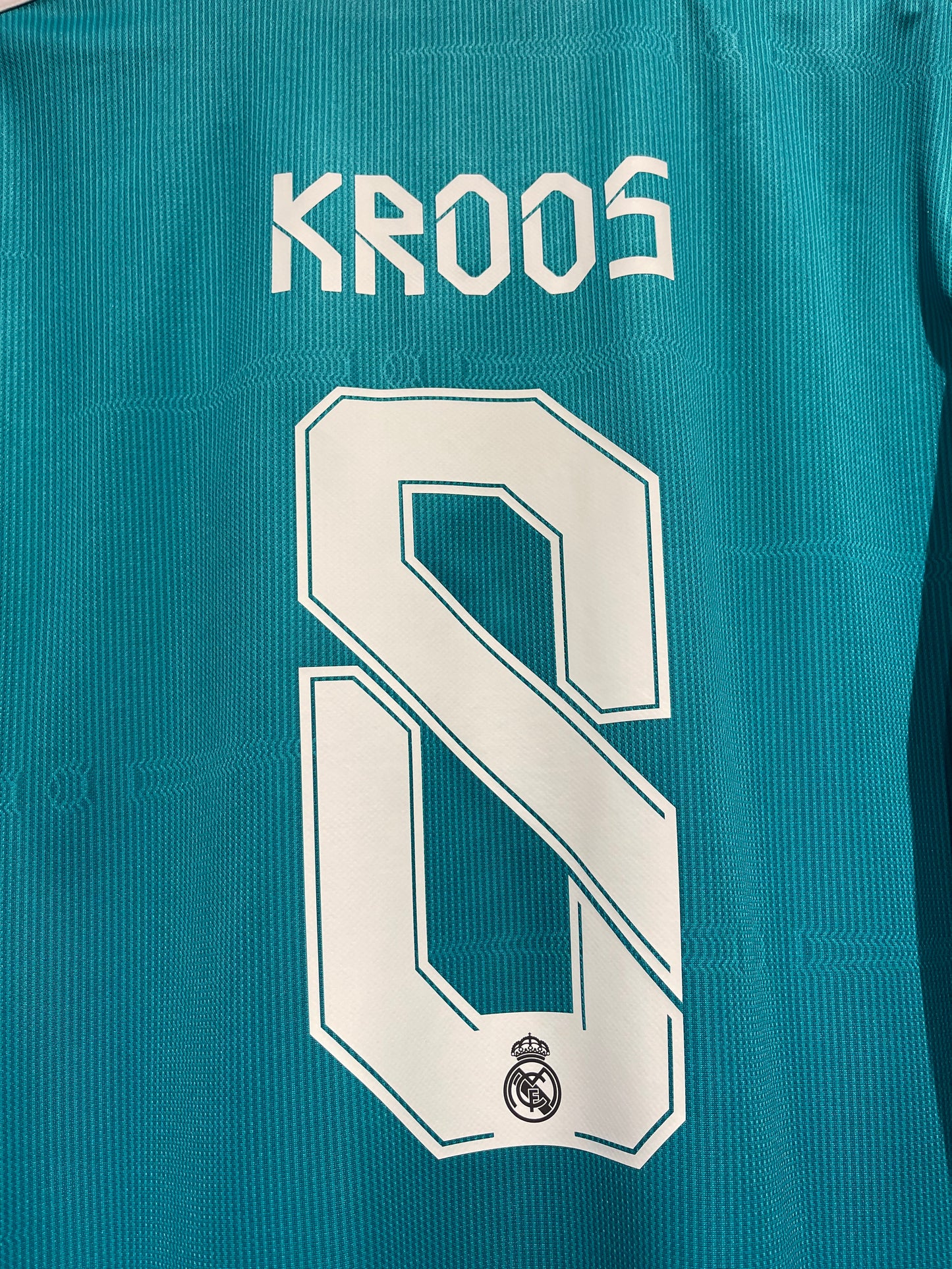 Real Madrid 2021/22 Third Kit. #8 Kroos. (XL)