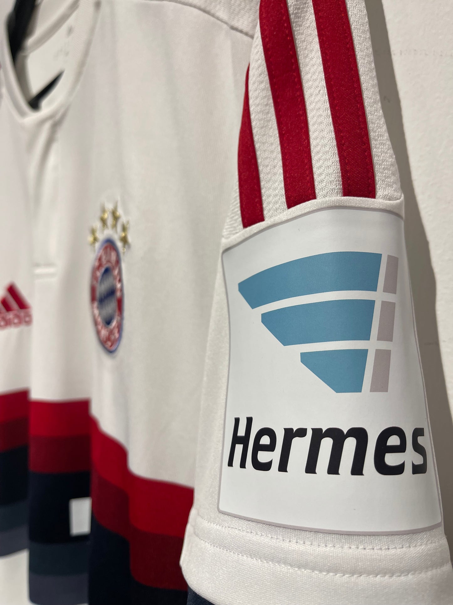 Bayern München 2015-16 Away Kit. #10 Robben. (XL)