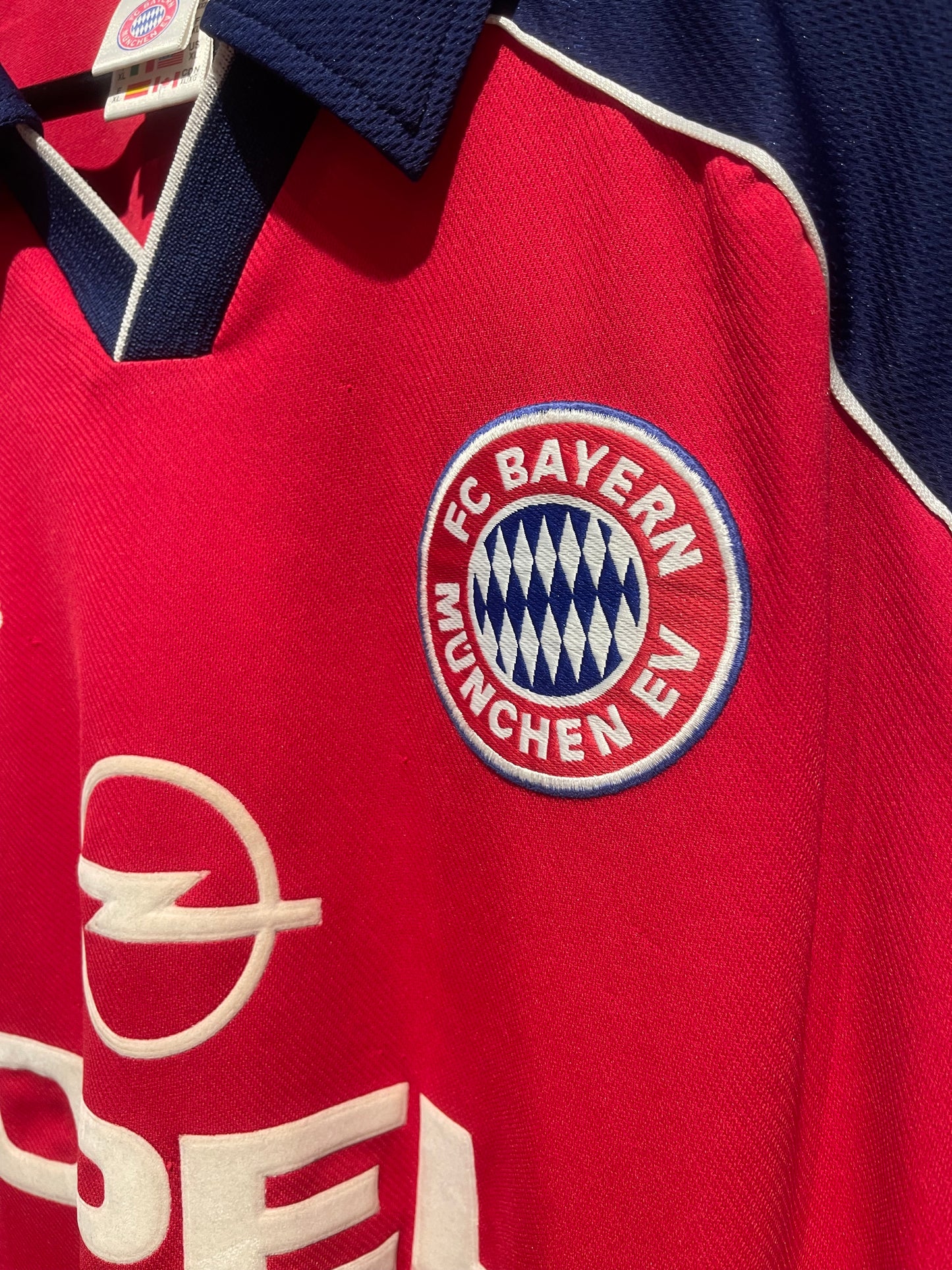 FC Bayern München 1999-01 Home Kit. (XL) #8 Strunz.