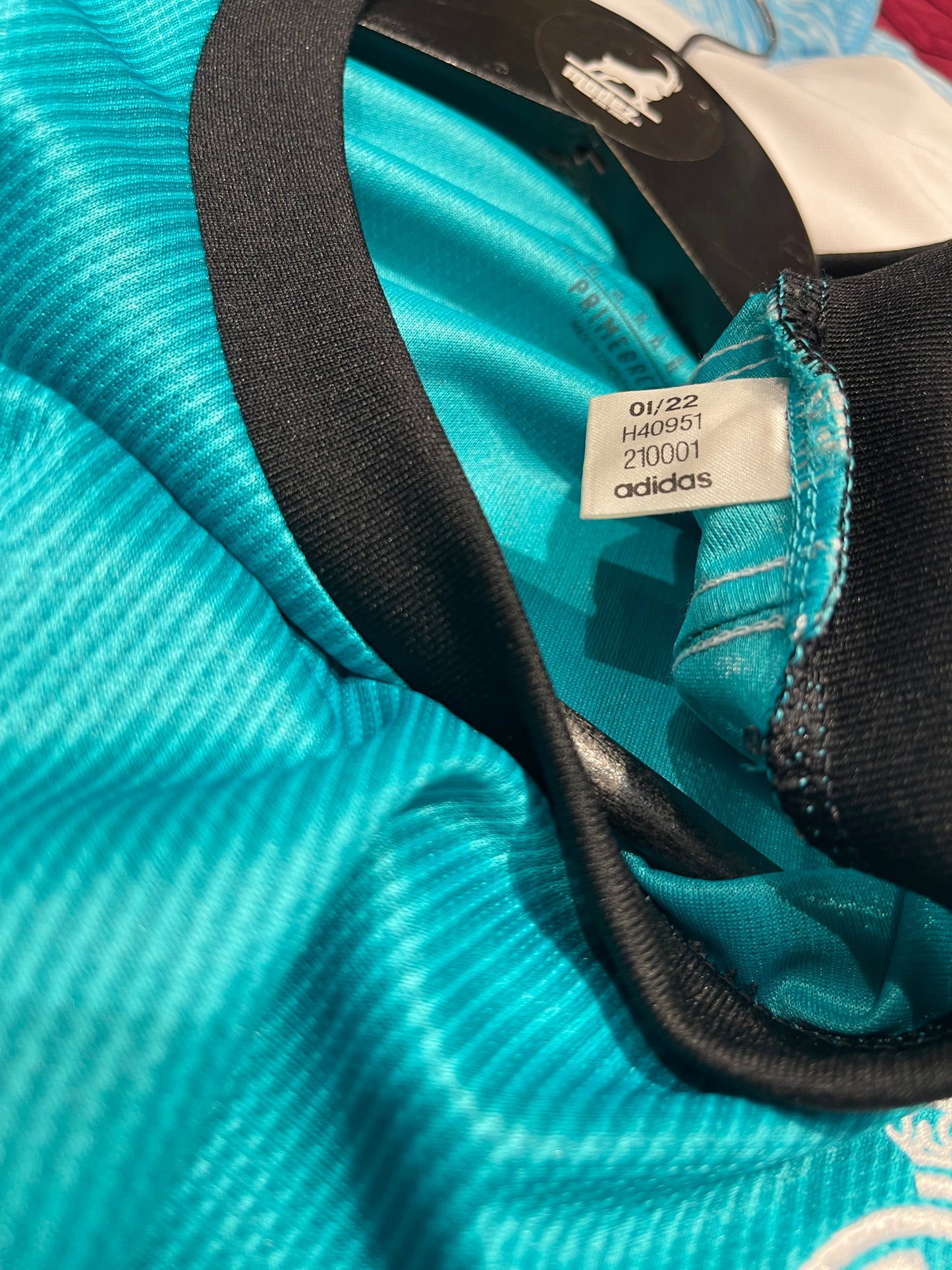 Real Madrid 2021/22 Third Kit. #8 Kroos. (XL)