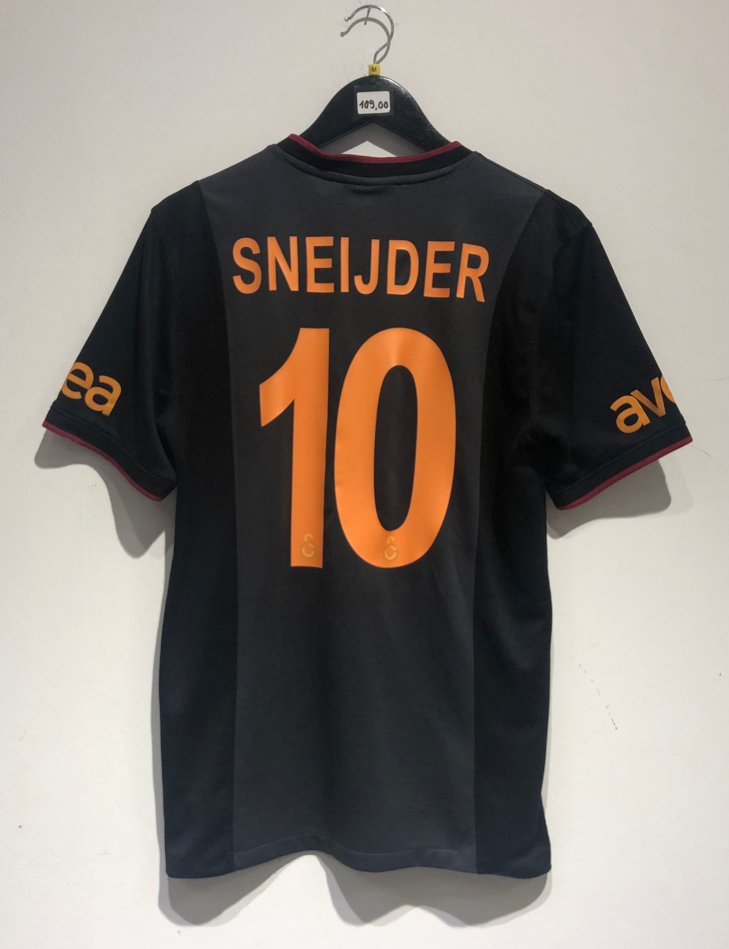 Galatasaray 2013-14 Away Kit. #10 Sneijder (M)