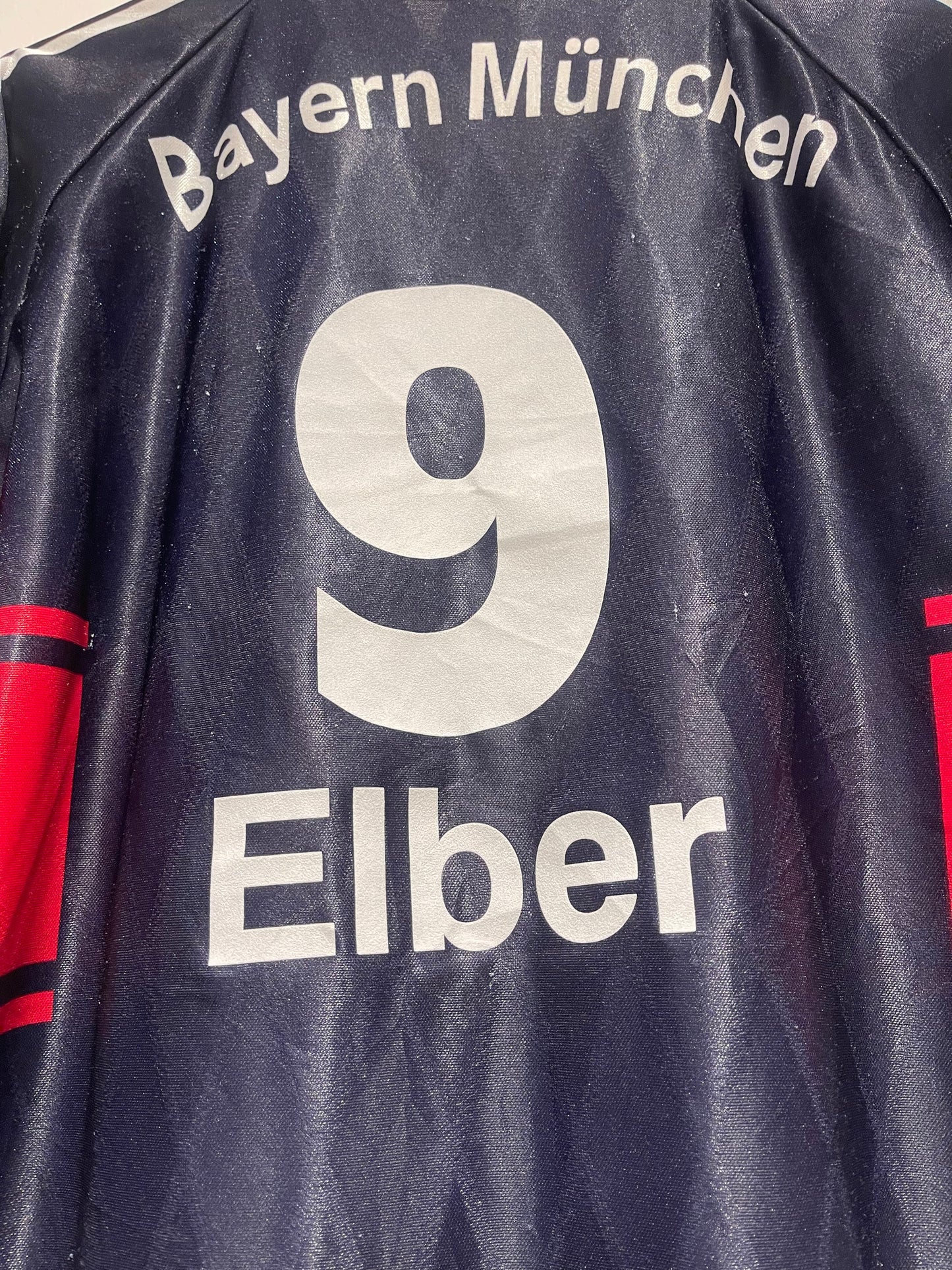Bayern München 1997-99 Home Kit. #9 Elber (L)