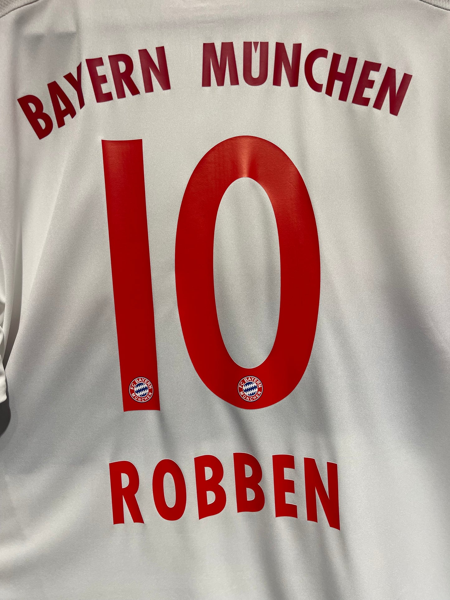 Bayern München 2015-16 Away Kit. #10 Robben. (XL)
