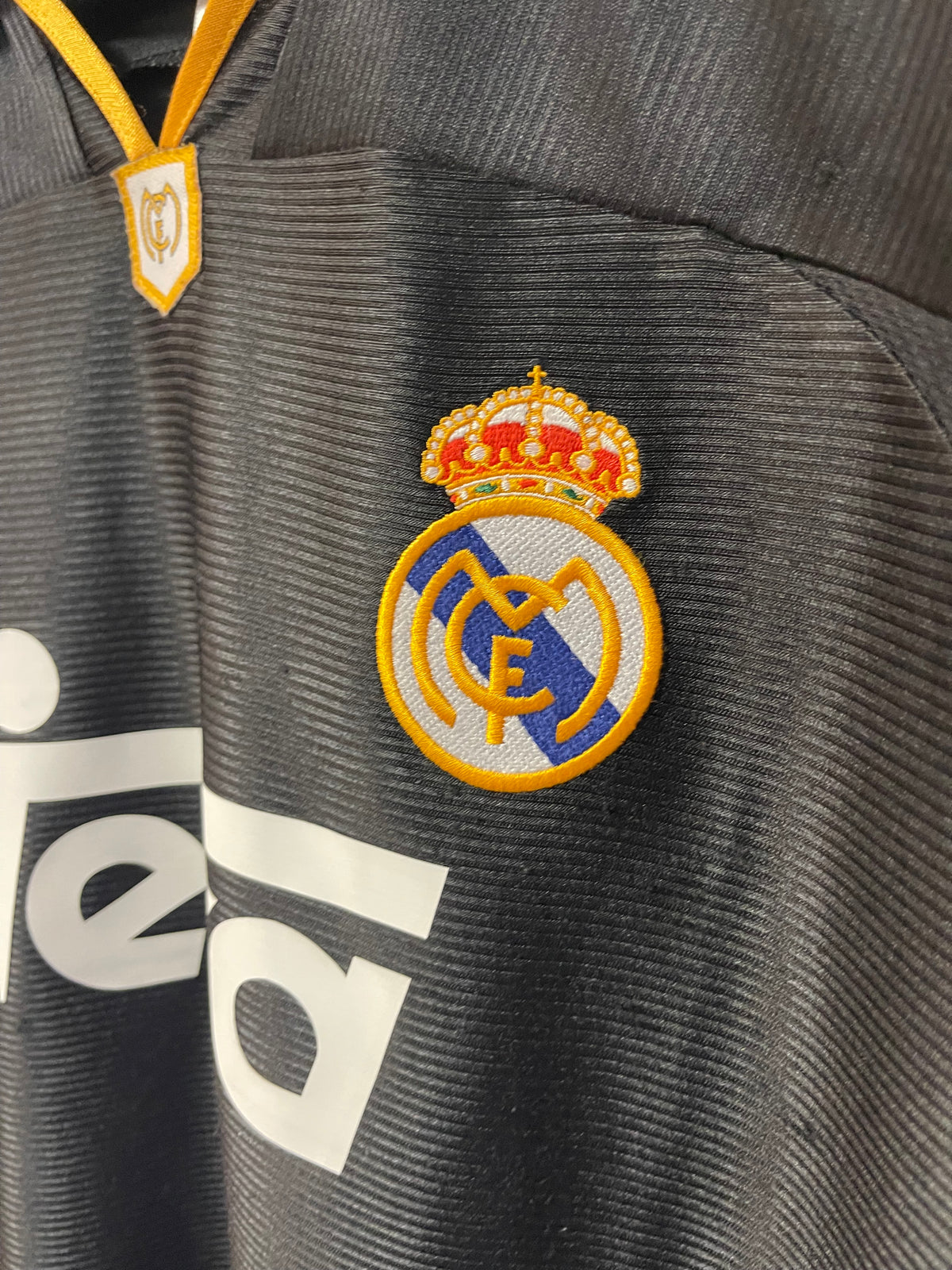 Real Madrid 1999-00 Away Kit. (XL) #6 Redondo.