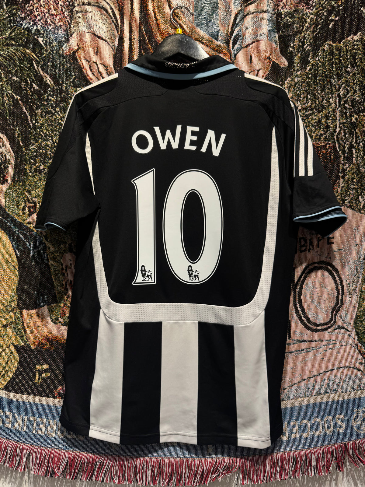 Newcastle United 2007-08 Home Kit. #10 Owen. (M)